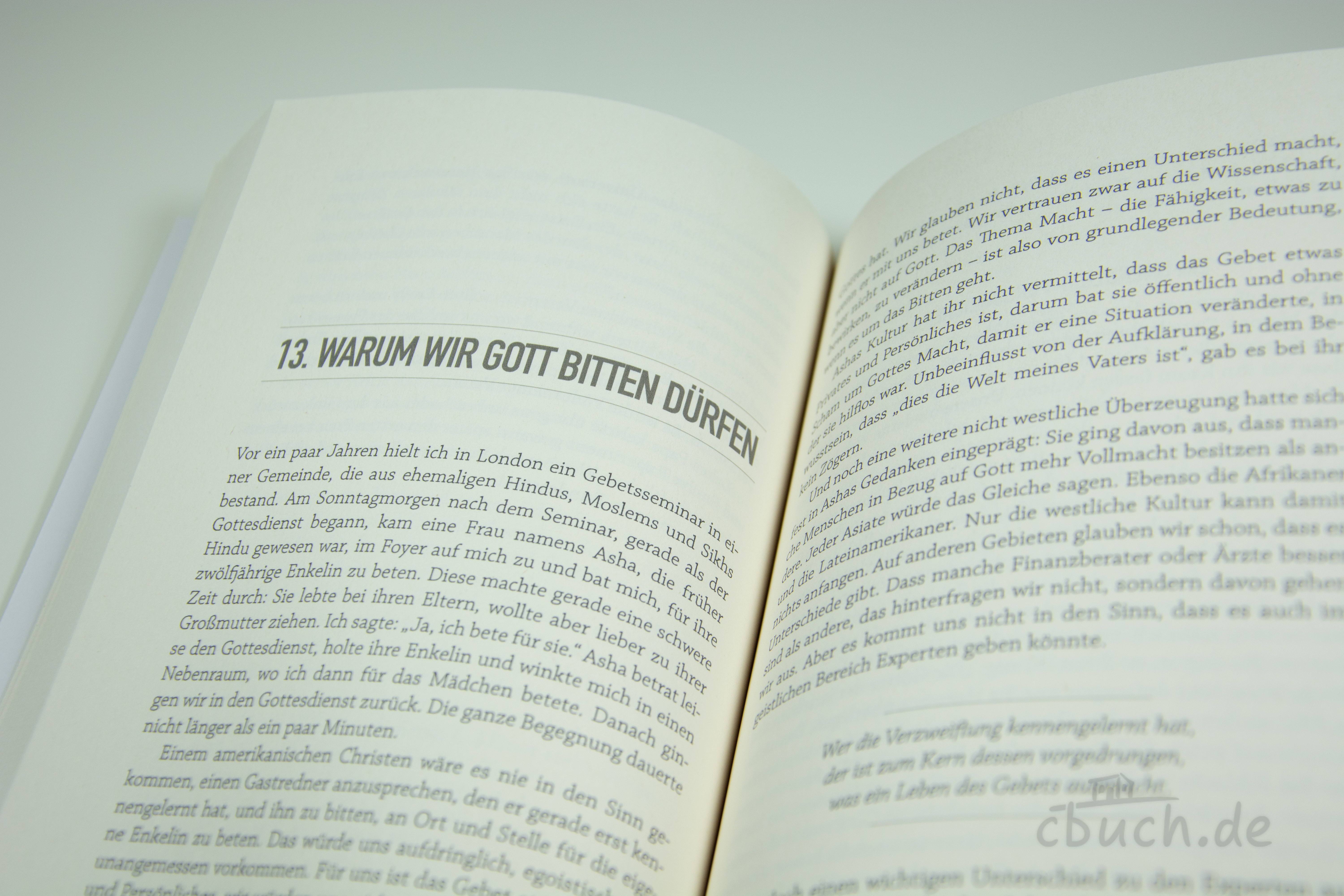 Aufgeschlagenes Buch "Betend leben" von Paul E. Miller, Francke Verlag, mit Einblick in den Inhalt über Gebet und das Gespräch mit Gott im Alltag