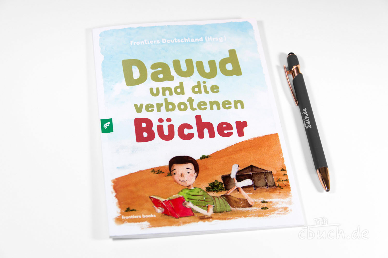 Buch Daud und die verbotenen Bücher liegt neben einem schwar