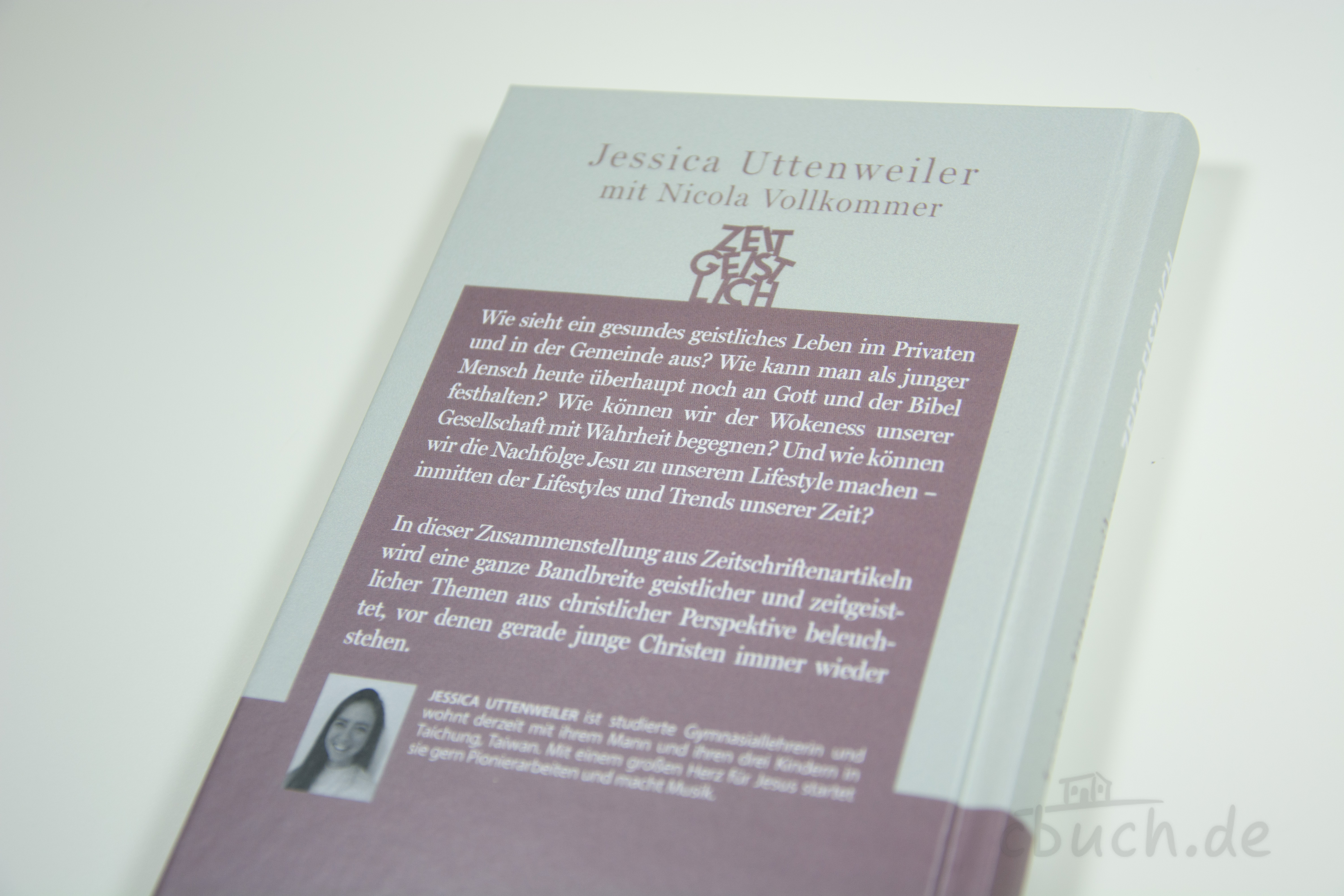 Buchrückseite 'Zeitgeistlich' mit Text und Foto der Autorin