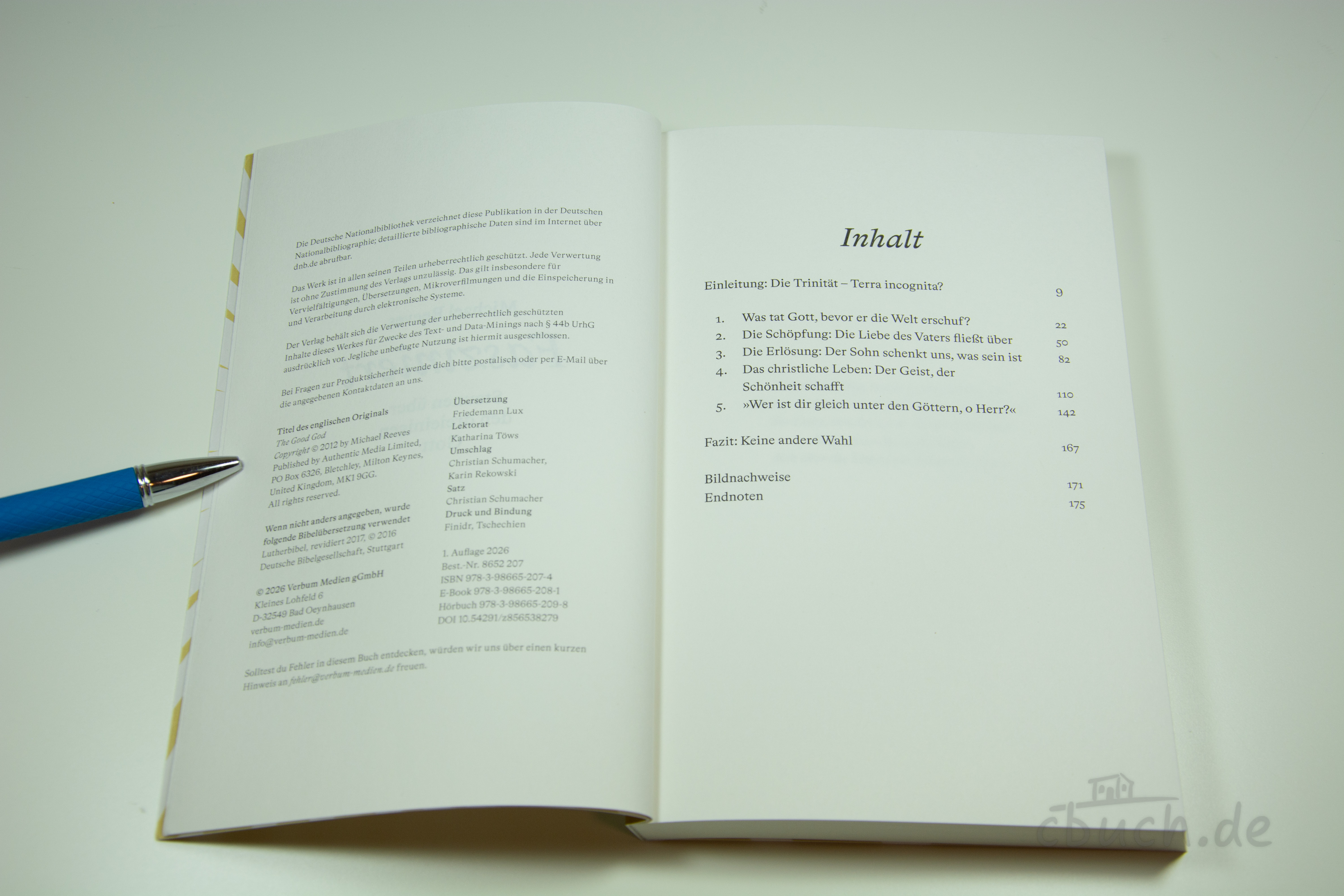 Geöffnetes Buch „Reeves: Fasziniert“ von Michael Reeves mit sichtbarem Inhaltsverzeichnis; christliches Buch über die Dreieinigkeit, erschienen bei Verbum Medien.