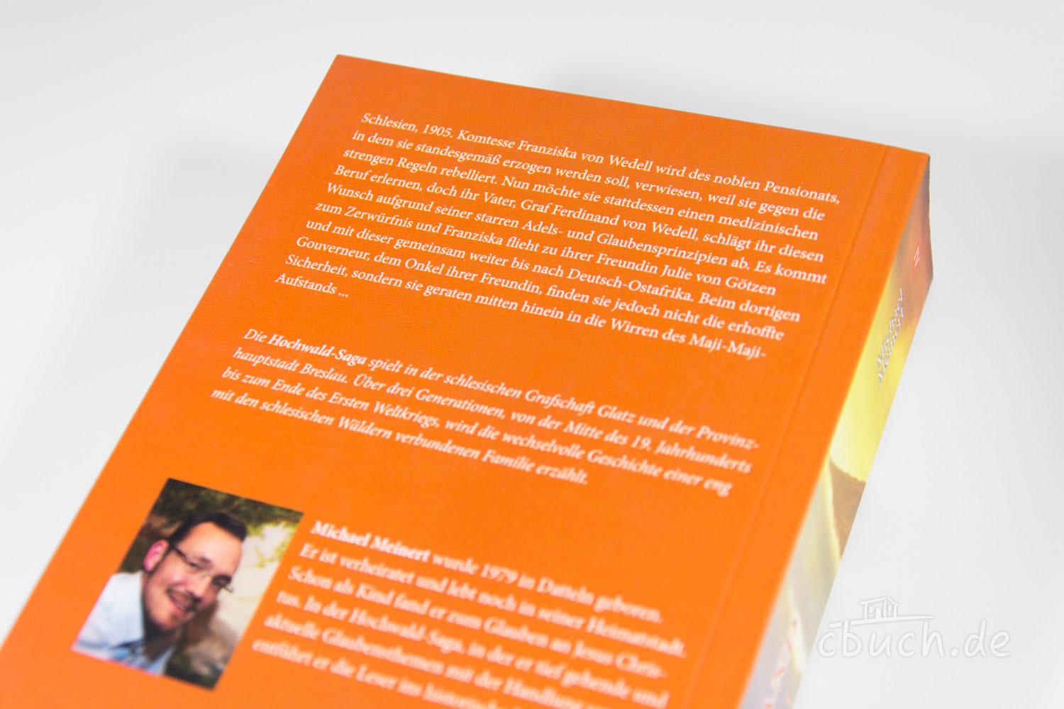 Rückseite eines Buches mit Textbeschreibung und Porträtfoto