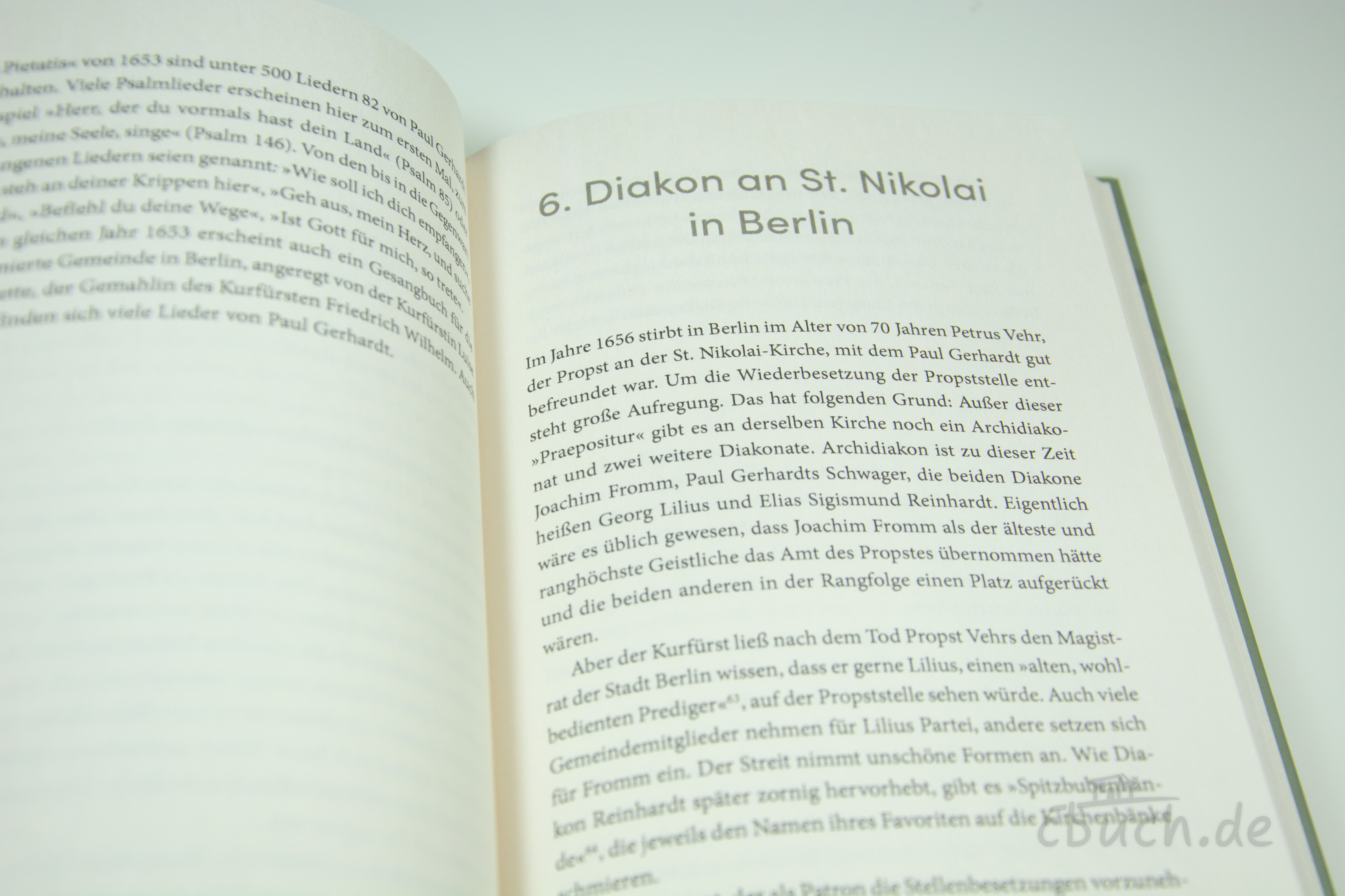 Geiger: Du, meine Seele, singe – Buchansicht Paul Gerhardt Biografie Aufgeschlagenes Buch „Geiger: Du, meine Seele, singe“ von Erika Geiger, Biografie über Paul Gerhardt, SCM Hänssler