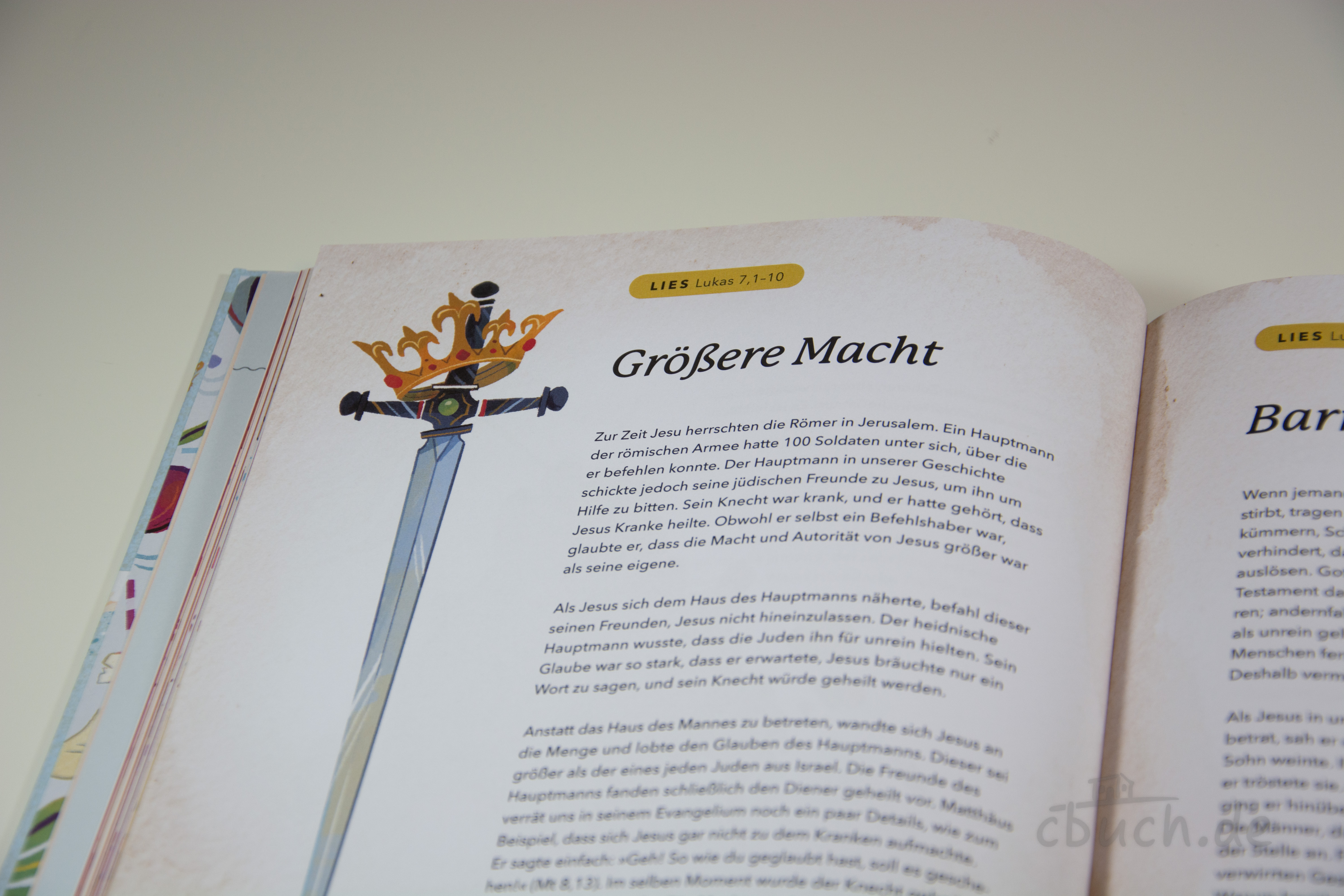 Innenseite aus „Machowski: Der verborgene Schatz“ von Marty Machowski mit Kapitel „Größere Macht“ und Schwert-Illustration, christliches Kinderbuch von Verbum Medien.