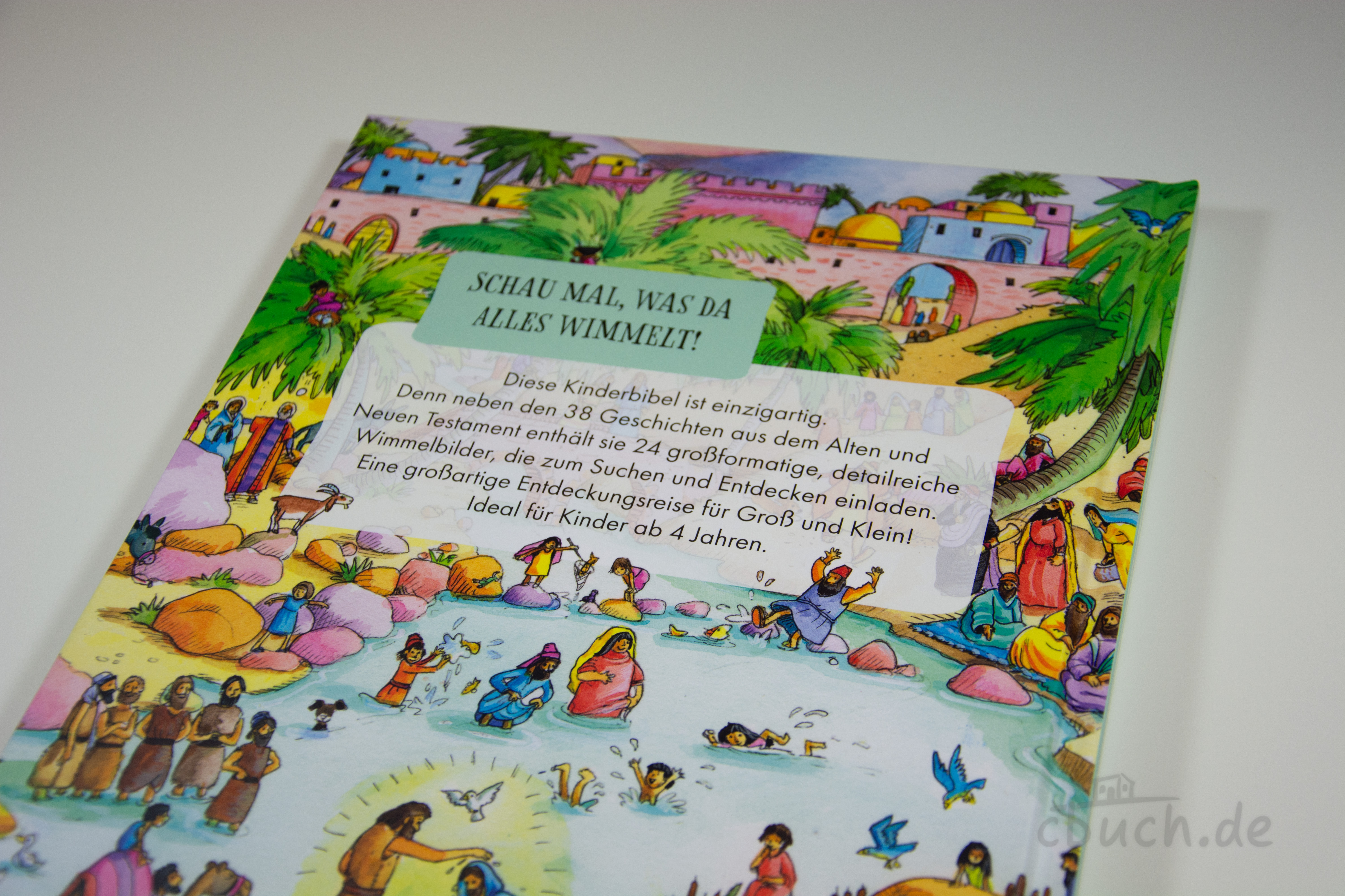 Rückseite von Die große Wimmelbibel für kleine Entdecker von Gerth-Medien, Kinderbibel mit 39 Geschichten aus dem Alten und Neuen Testament und 24 detailreichen Wimmelbildern, ideal ab 4 Jahren