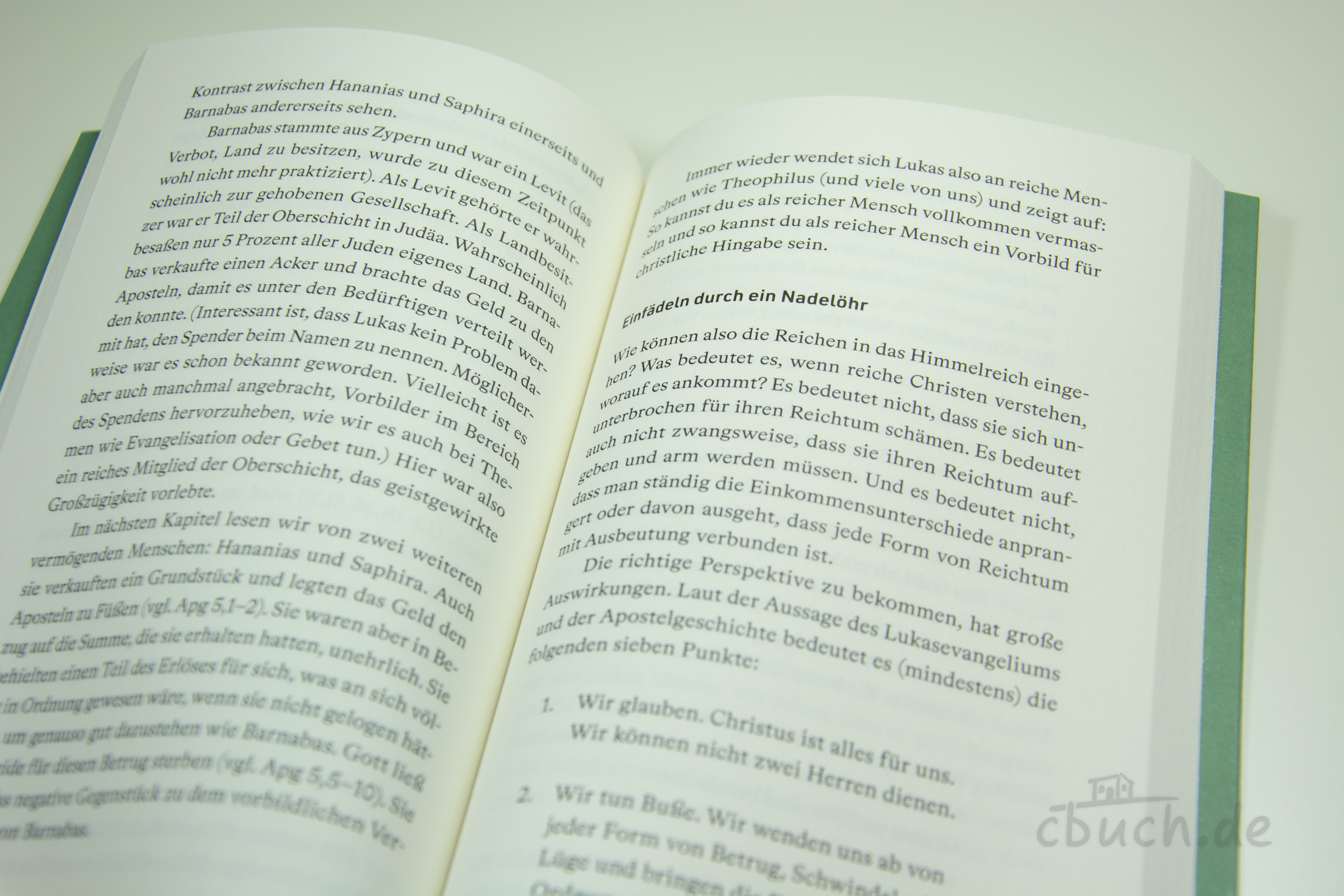Innenansicht des Buches „Christsein schafft eh keiner“ von Kevin DeYoung, aufgeschlagene Seiten aus dem Verbum Medien Titel über alltagsnahes, hoffnungsvolles Christsein.