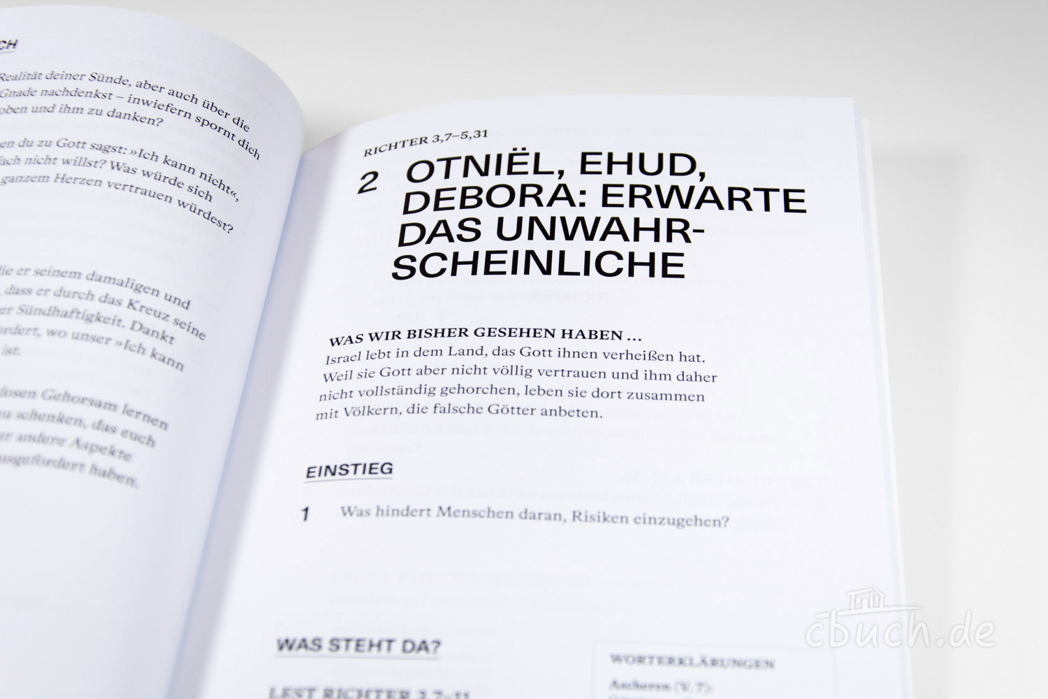 Aufgeschlagene Buchseite mit Kapitelüberschrift und Text