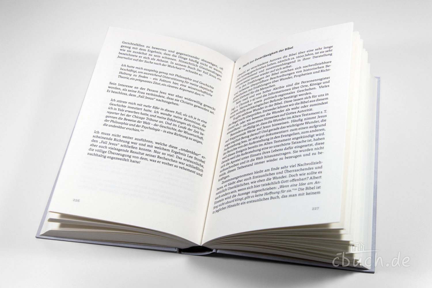 Öffnetes Buch mit Text auf den Seiten 226 und 227
