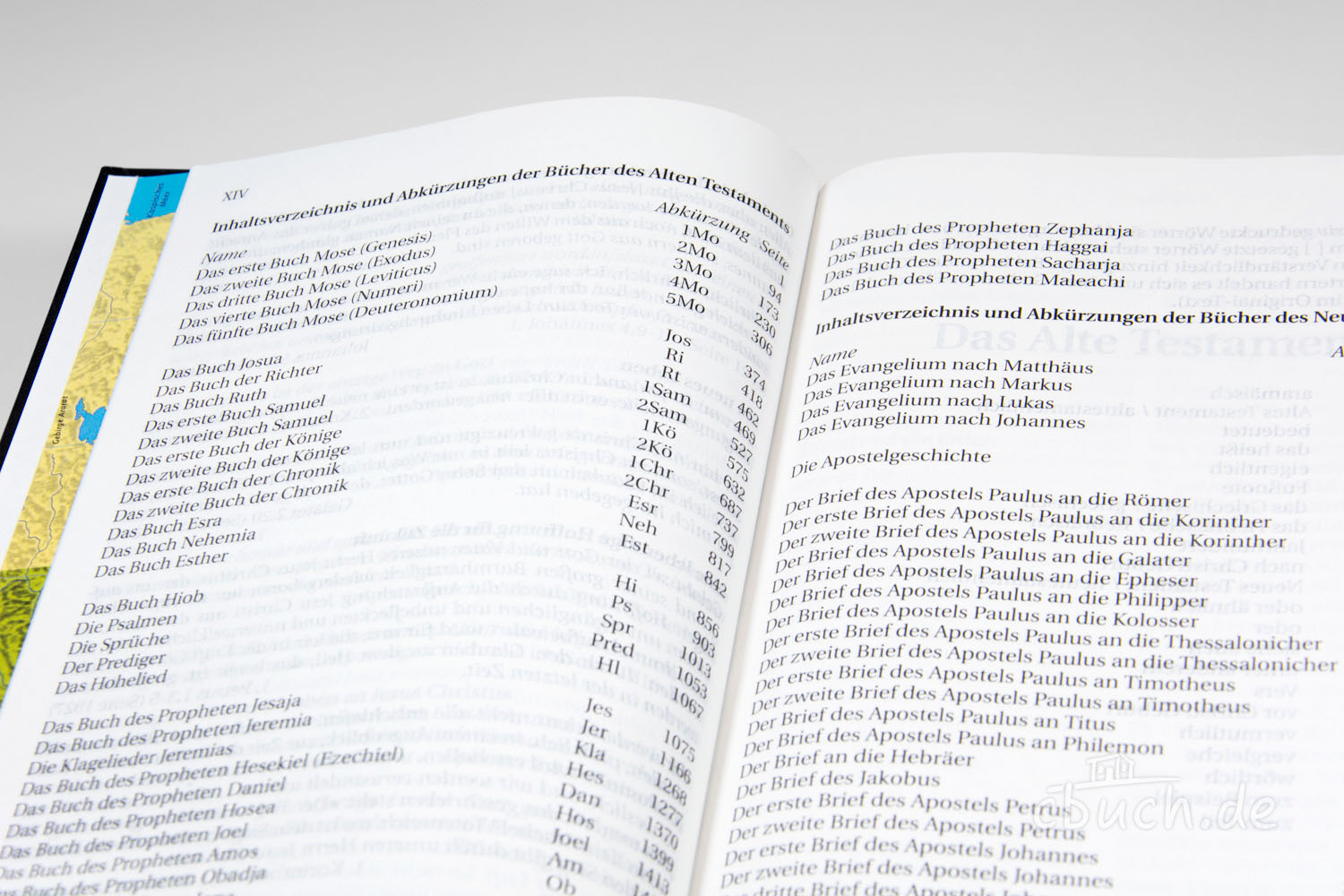Offenes Buch zeigt Inhaltsverzeichnis der Bücher des Alten u