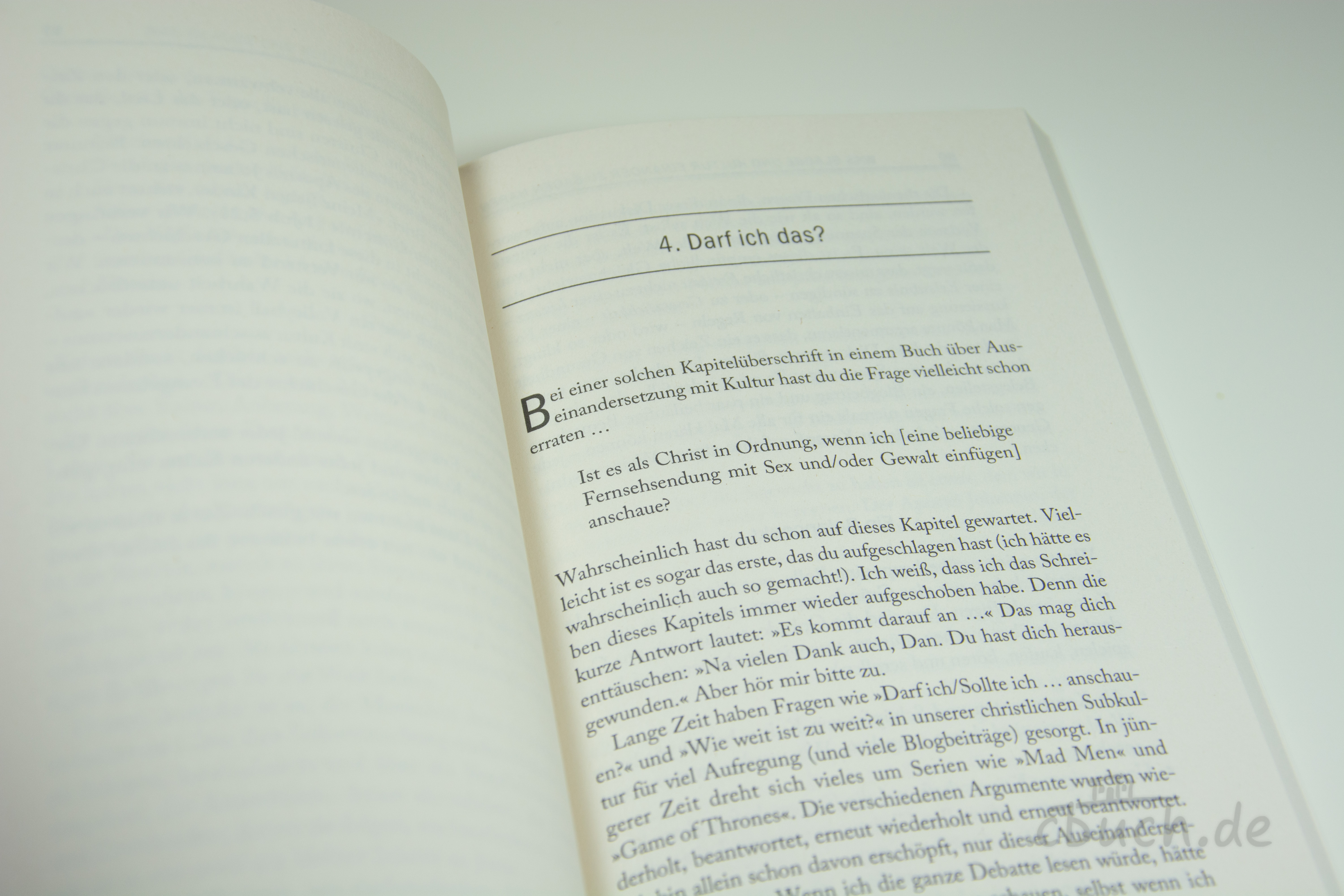 Strange: Was Glaube und Kultur einander zu sagen haben – Buchansicht Kapitel 4 Innenansicht des Buches Strange: Was Glaube und Kultur einander zu sagen haben von Daniel Strange, aufgeschlagen bei Kapitel 4 „Darf ich das?“ zum Thema Glaube und Kultur.