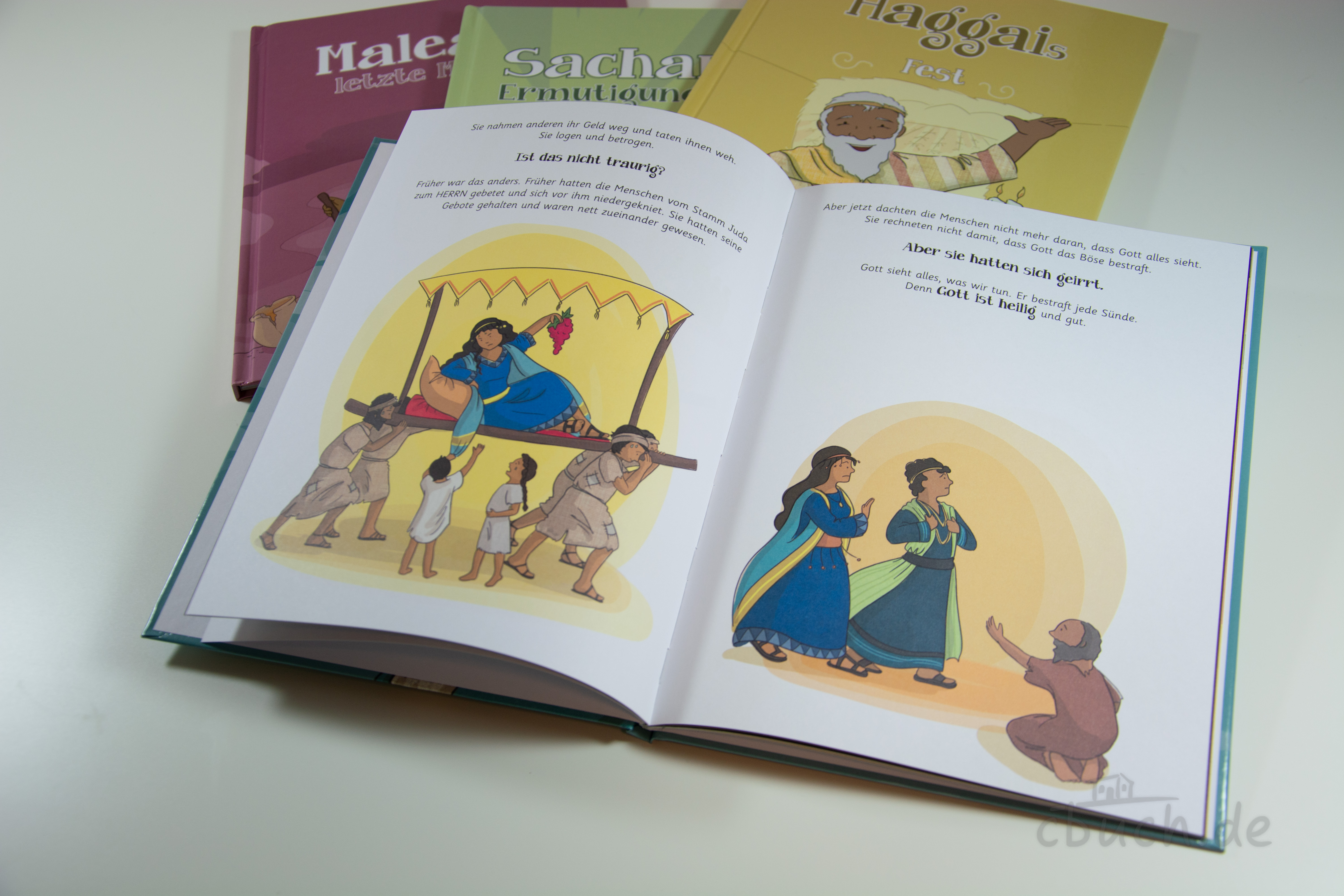 SET: Regenbogenkinderbibel + Die kleinen Propheten – Kinderbibel-Paket mit 34 Bänden Aufgeschlagenes Buch aus dem Set Regenbogenkinderbibel + Die kleinen Propheten von CMV, farbenfrohes Kinderbibel-Paket mit 34 Bänden für Vorschulkinder