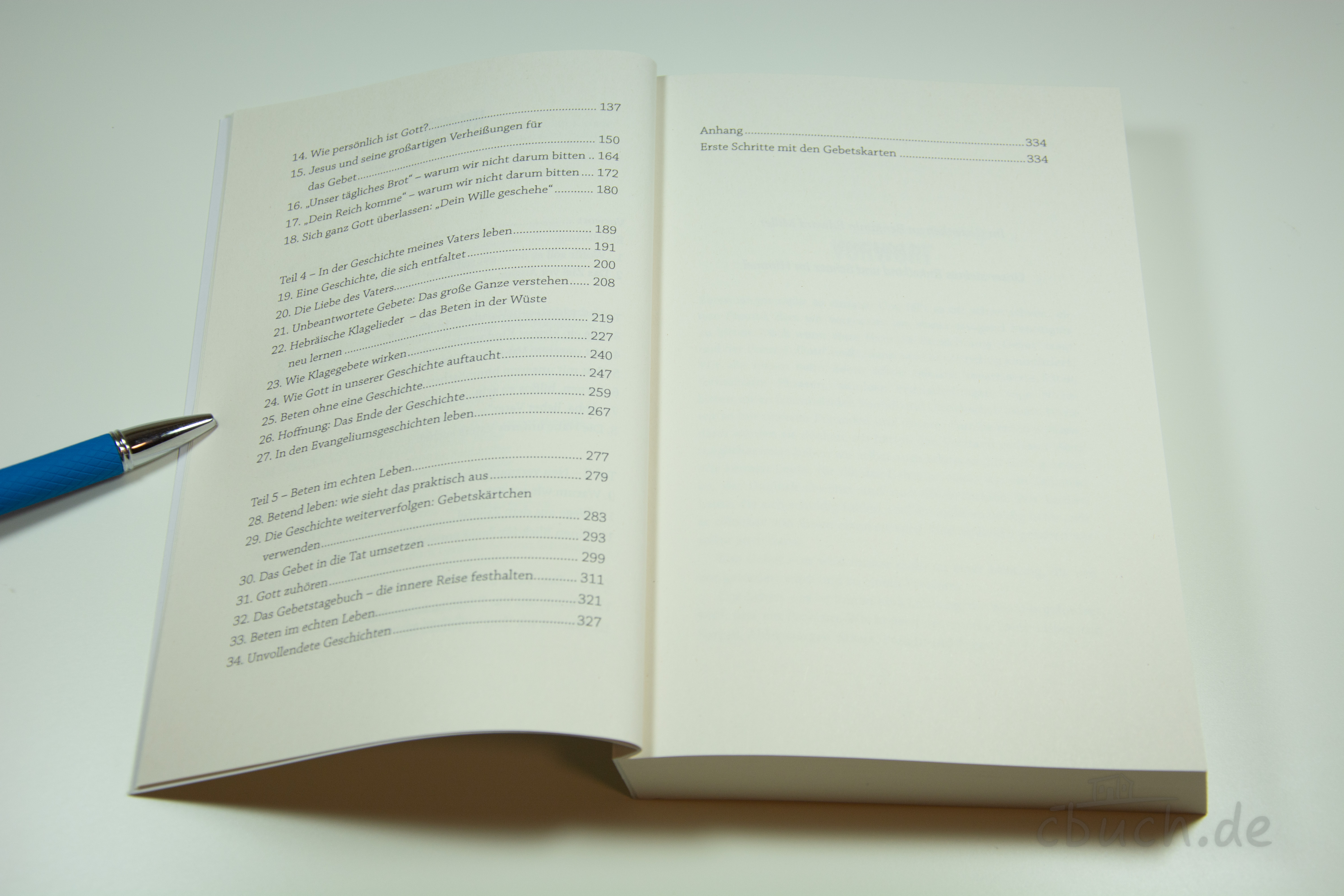 Aufgeschlagenes Buch „Betend leben“ von Paul E. Miller aus dem Francke Verlag mit sichtbarem Inhaltsverzeichnis und blauem Kugelschreiber.