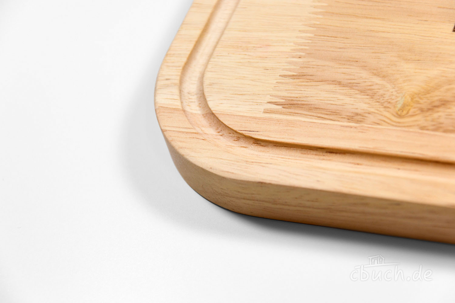 Nahaufnahme eines Holz Schneidebretts mit Saftrille