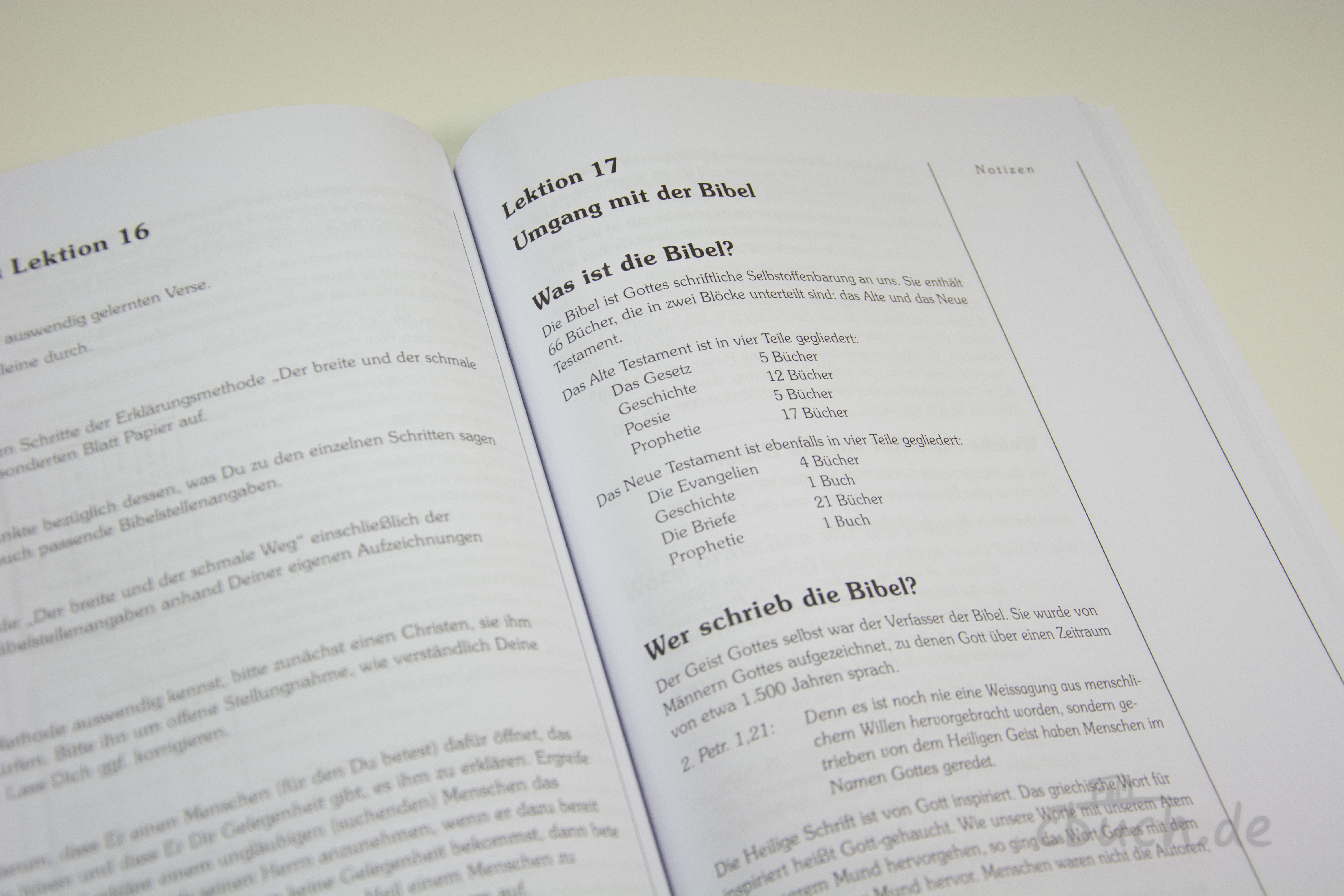 Machet zu Jüngern - Jüngerschaftskurs von CMV, geöffnete Buchseiten Geöffnete Seiten des Buches „Machet zu Jüngern - Jüngerschaftskurs“ von CMV mit Lektion zum Umgang mit der Bibel, Lehrmaterial für die Begleitung neubekehrter Christen