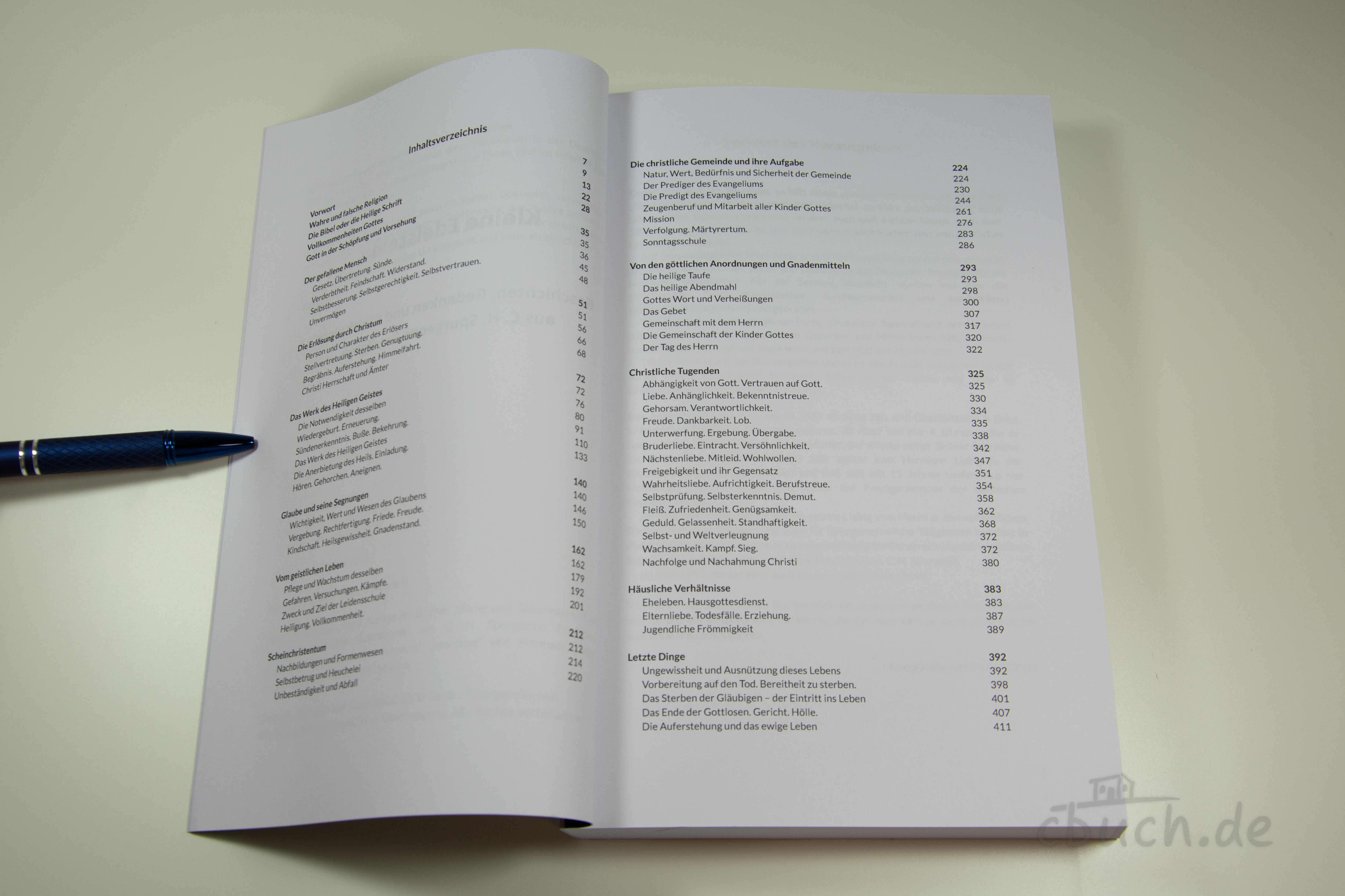Geöffnetes Buch „Liebig: Kleine Edelsteine“ mit sichtbarem Inhaltsverzeichnis, christliche Illustrationen und Gleichnisse aus Predigten von C. H. Spurgeon, edition predigt.archiv.