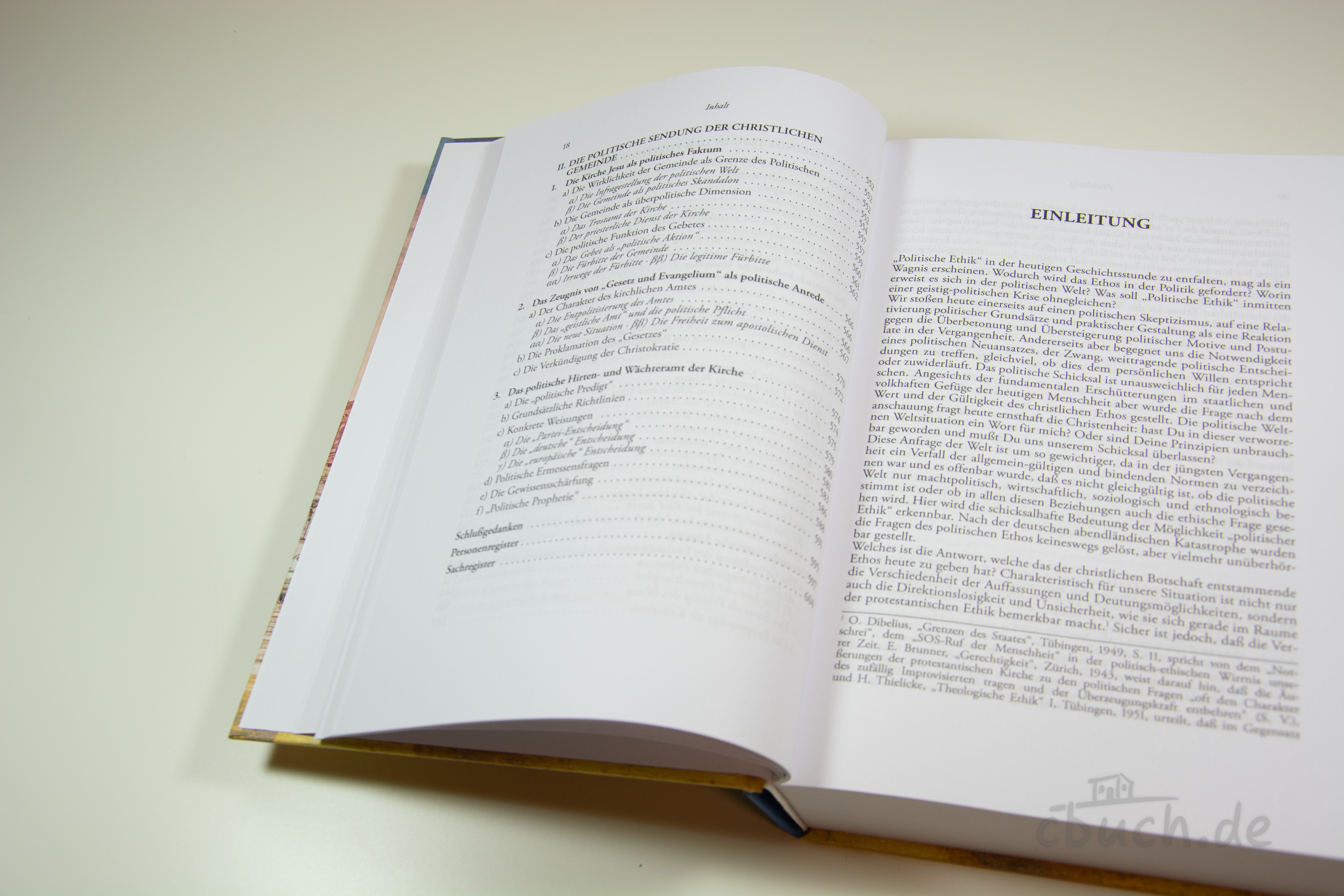 Aufgeschlagenes Buch „Künneth: Eine Christliche Ethik des Politischen“ von Sola Gratia Medien, christliche Ethik über Staat, Bürger, Obrigkeit sowie Fragen zu Krieg, Frieden, Gewalt und Terror.