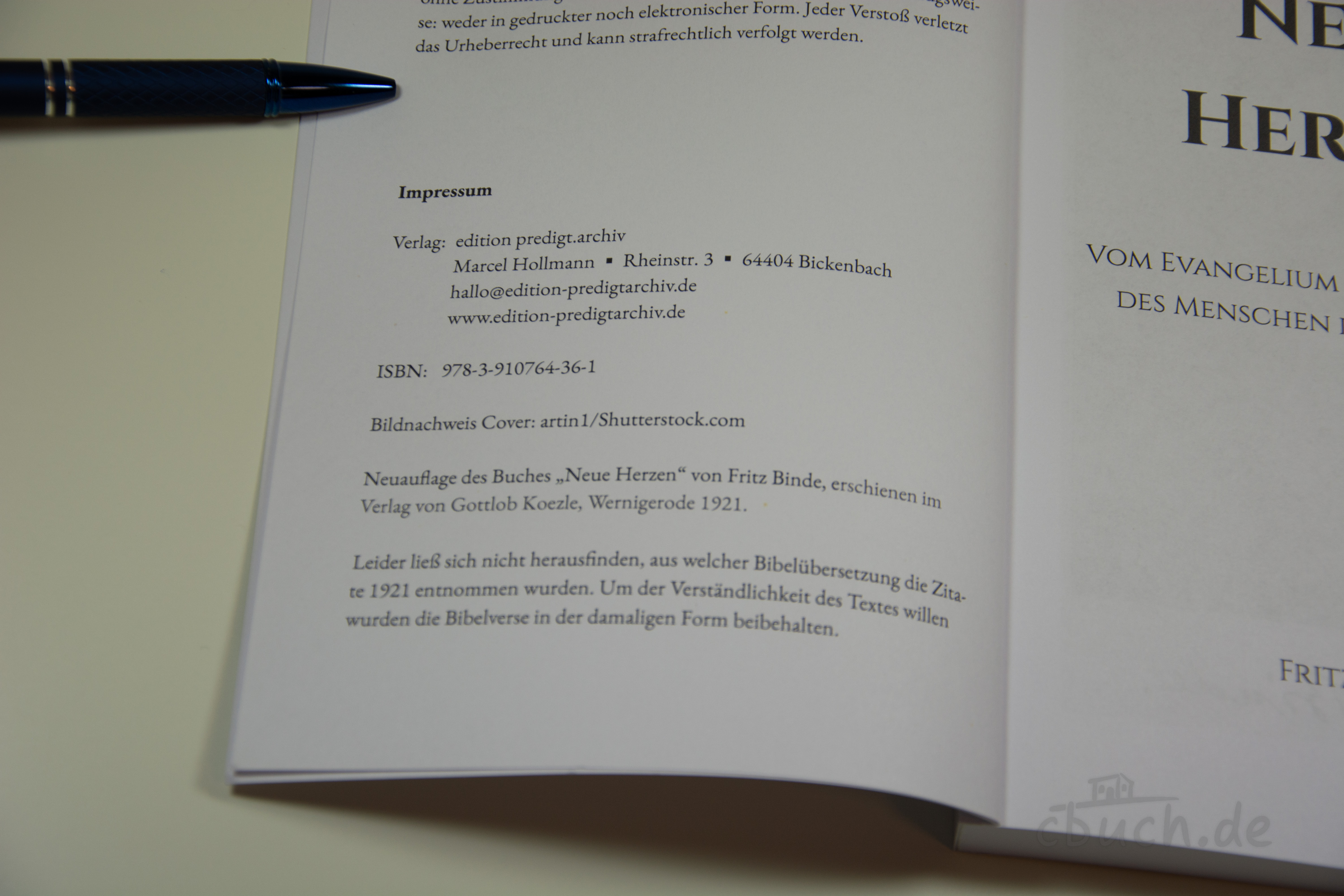Fritz Binde: Neue Herzen – Impressum und Titelseite Geöffnetes Buch „Neue Herzen“ von Fritz Binde mit sichtbarem Impressum und Titelseite, evangelistische Schrift vom Evangelium und der Rettung des Menschen in Jesus Christus, edition predigt.archiv.