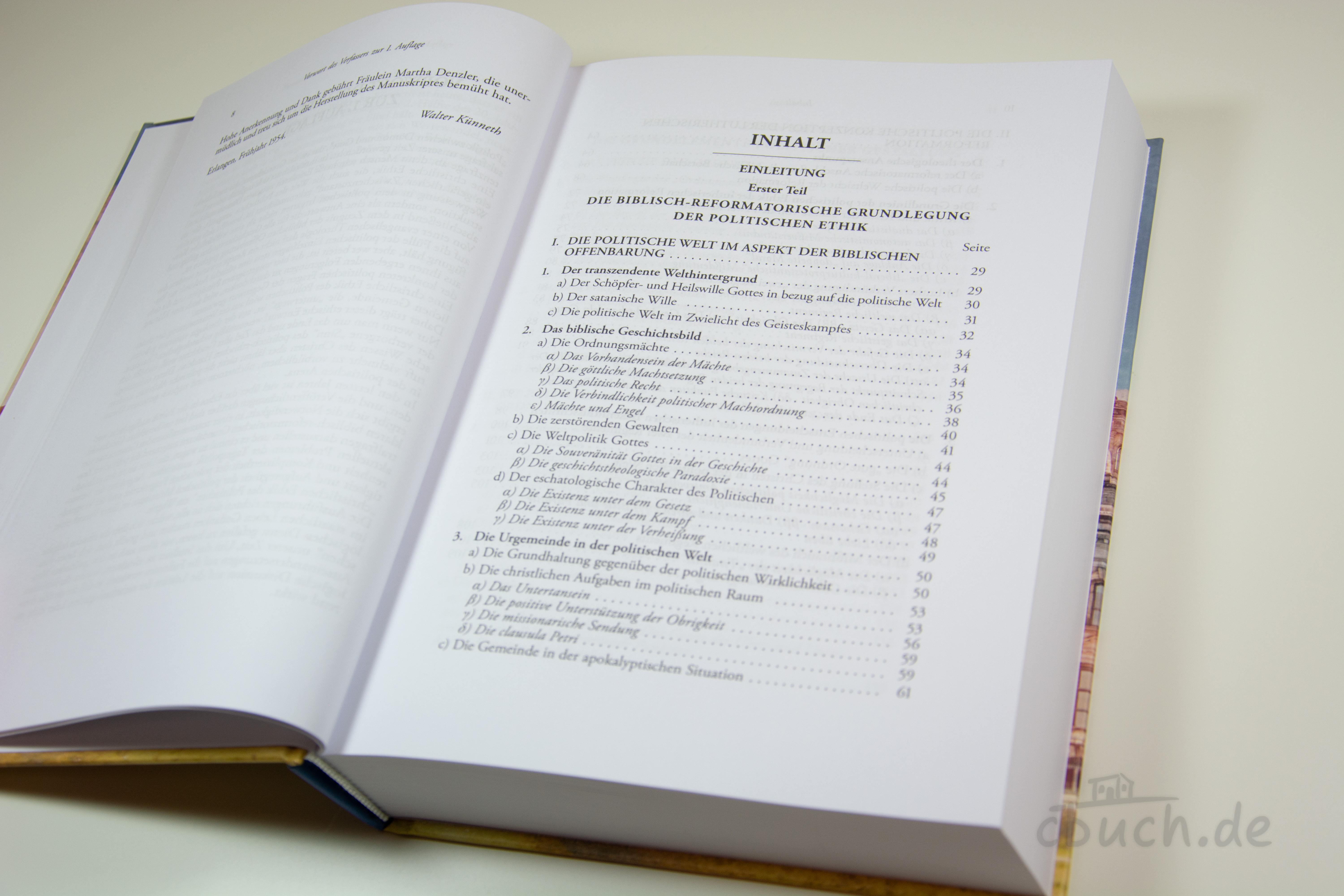 Geöffnetes Buch „Künneth: Eine Christliche Ethik des Politischen“ von Sola Gratia Medien mit sichtbarem Inhaltsverzeichnis zur christlichen politischen Ethik.
