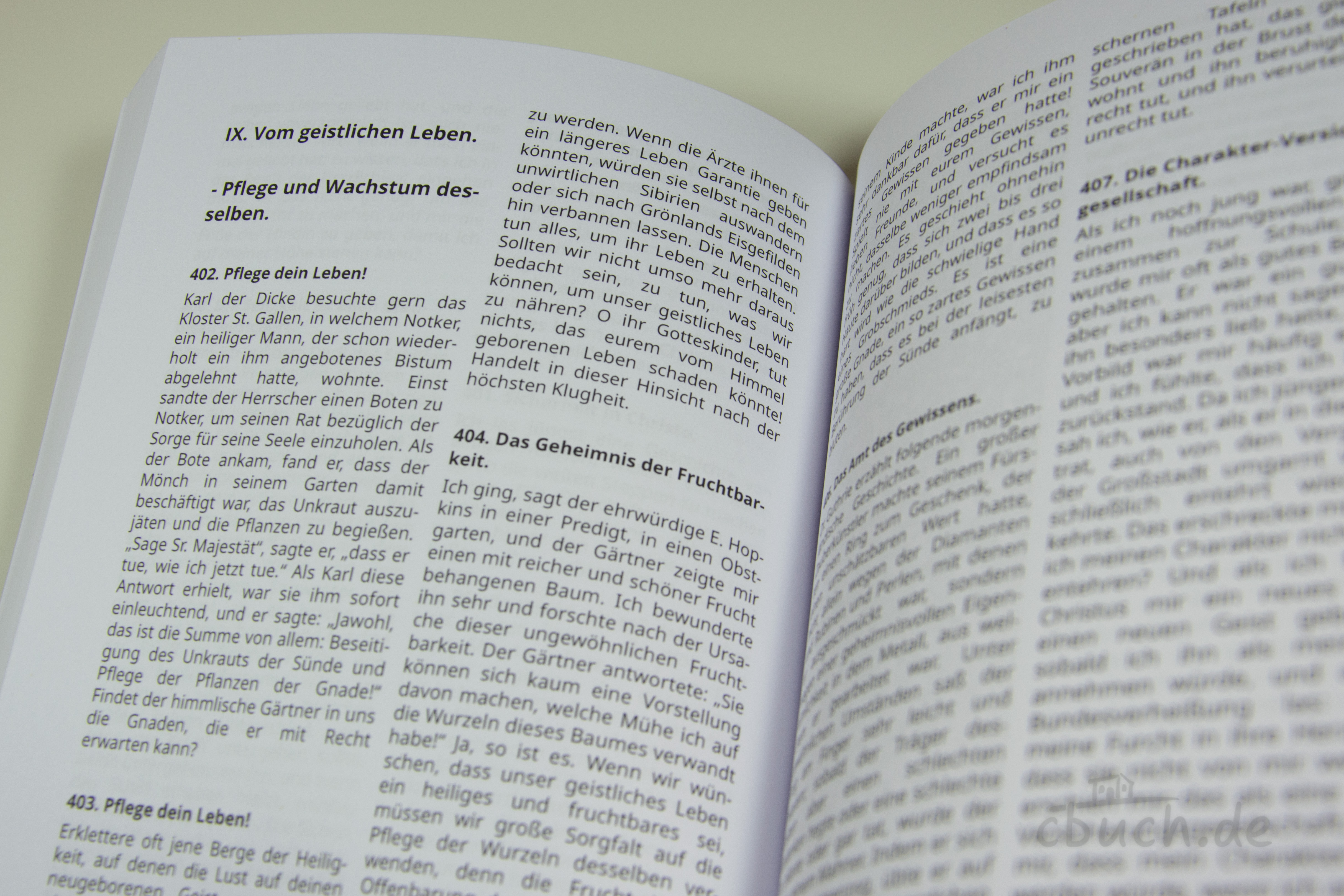 Liebig: Kleine Edelsteine, aufgeschlagenes Buch mit christlichen Illustrationen, Gleichnissen und geistlichen Impulsen aus Spurgeons Predigten, edition predigt.archiv