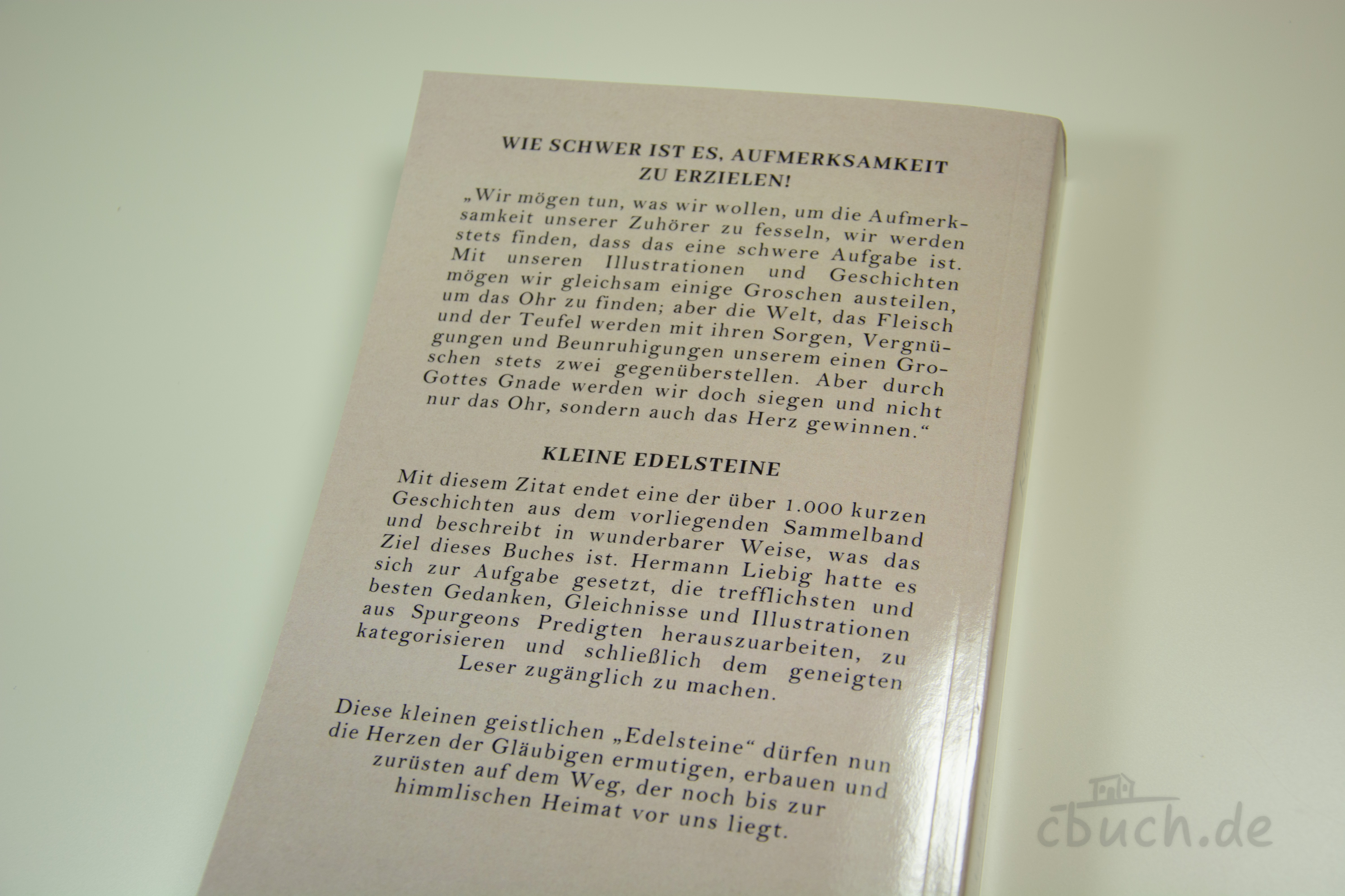 Liebig: Kleine Edelsteine – Buchansicht mit Textseite | edition predigt.archiv Innenansicht des Buches „Liebig: Kleine Edelsteine“ von Hermann Liebig, einer Sammlung geistlicher Illustrationen und Gleichnisse aus Predigten von C. H. Spurgeon, erschienen bei edition predigt.archiv.