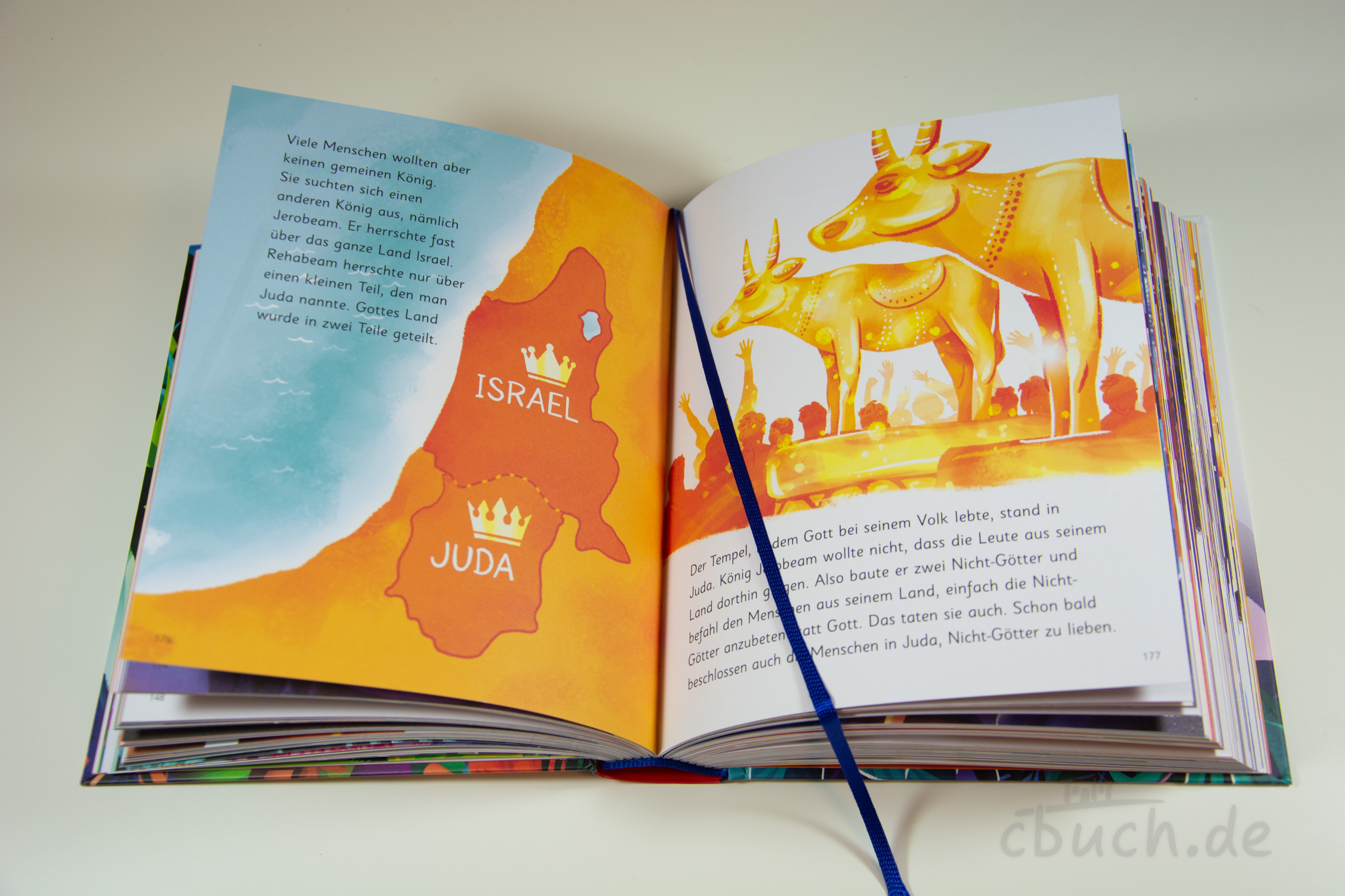 Kinderbuch über die Geschichte Israels und Judas mit Illustr Geöffnetes Kinderbuch zeigt Karte von Israel und Juda und go