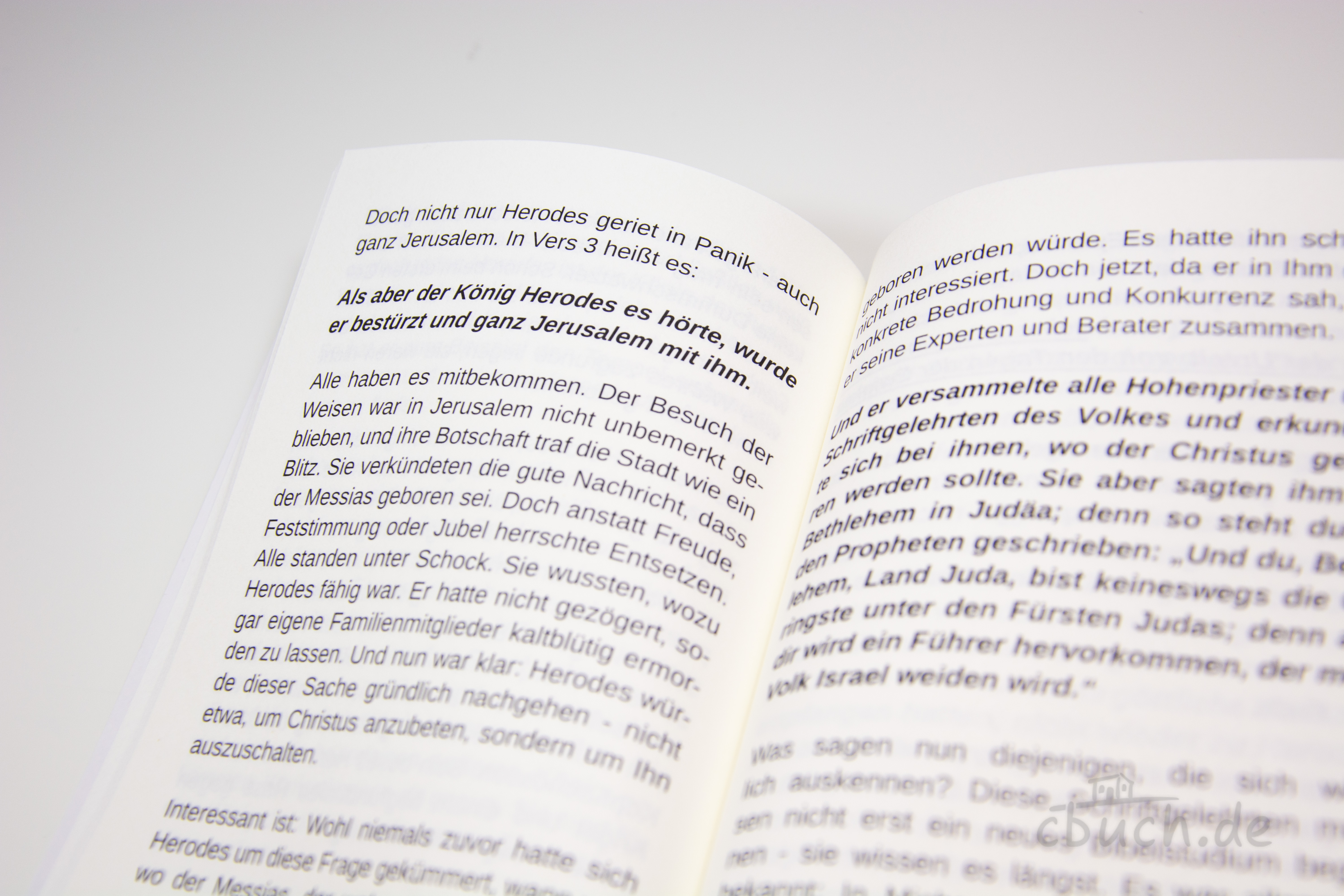 Geöffnete Buchinnenseite von „Schild: Die wahre Bedeutung der Heiligen drei Könige“ von Pastor Peter Schild, erschienen im Lichtzeichen Verlag, mit theologischen Erläuterungen zu Herodes und den Weisen aus dem Morgenland.