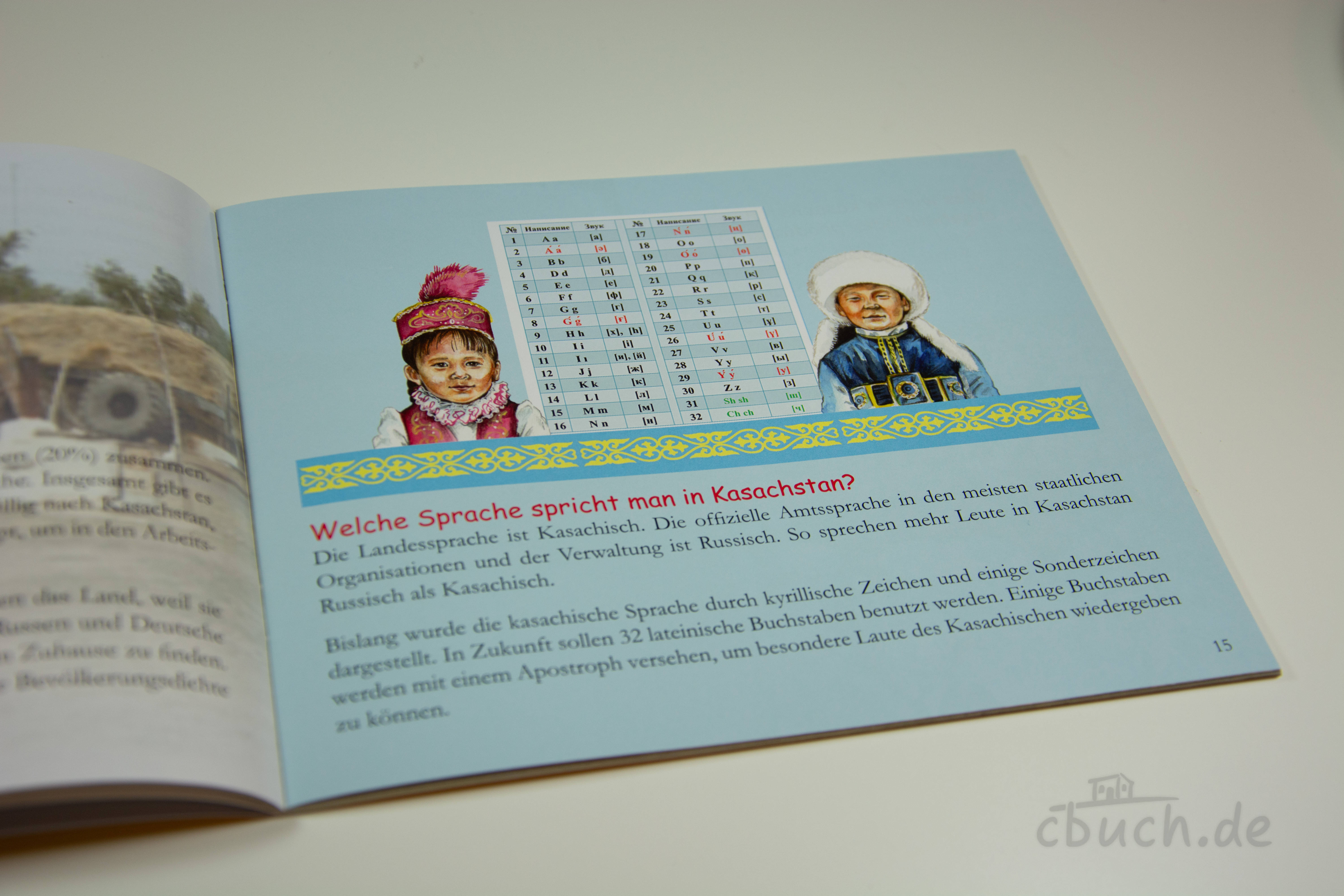 Der seltsame Besuch - Kinder in Kasachstan (Heft 3) – Innenansicht Innenansicht aus „Der seltsame Besuch - Kinder in Kasachstan (Heft 3)“ von Samenkorn mit kindgerechten Illustrationen und Infos zur Sprache in Kasachstan.