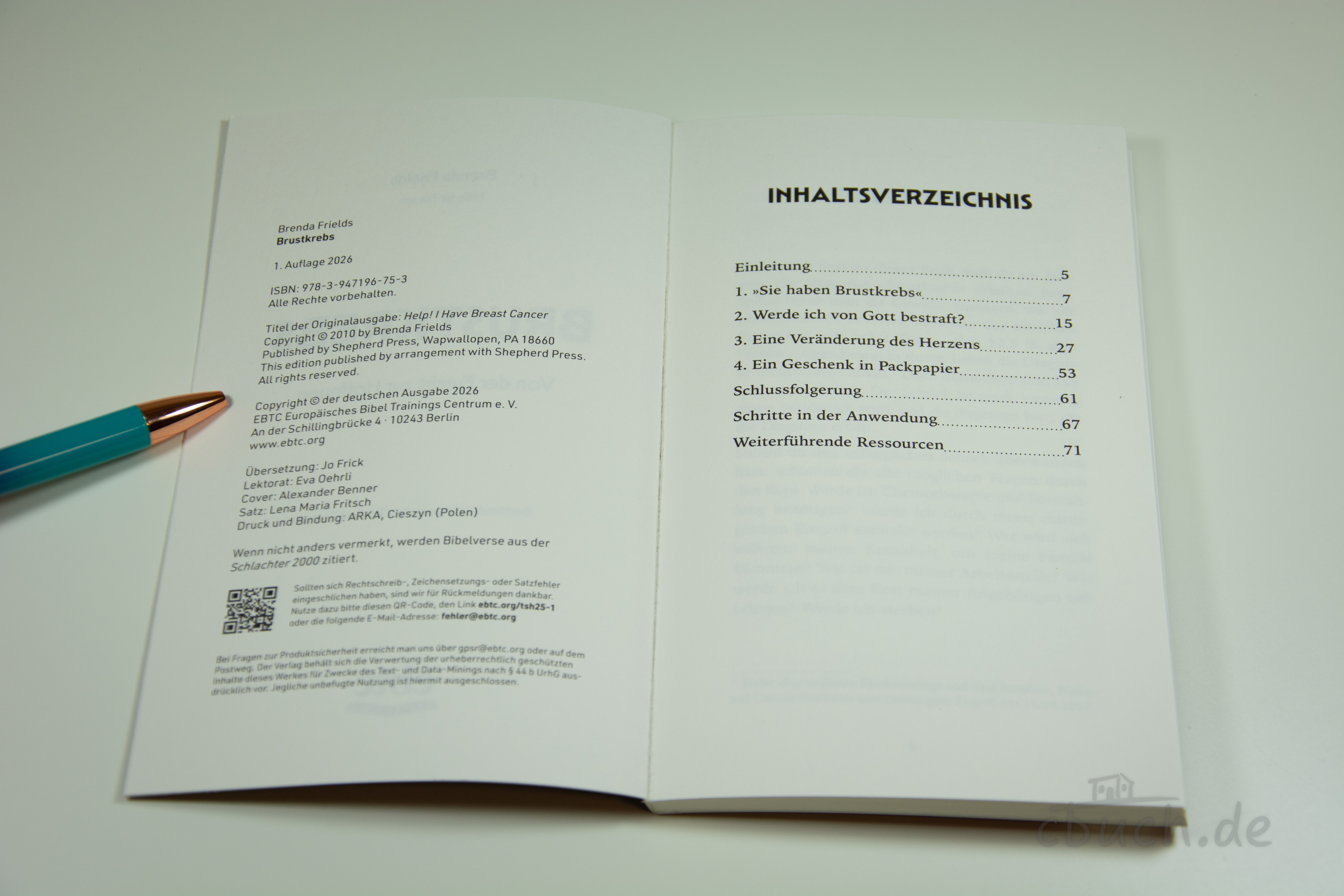 Geöffnetes Buch „Frields: Brustkrebs - Taschenhilfe #25“ von Brenda Frields mit Inhaltsverzeichnis und Impressum, christliche Hilfe bei Brustkrebsdiagnose, EBTC