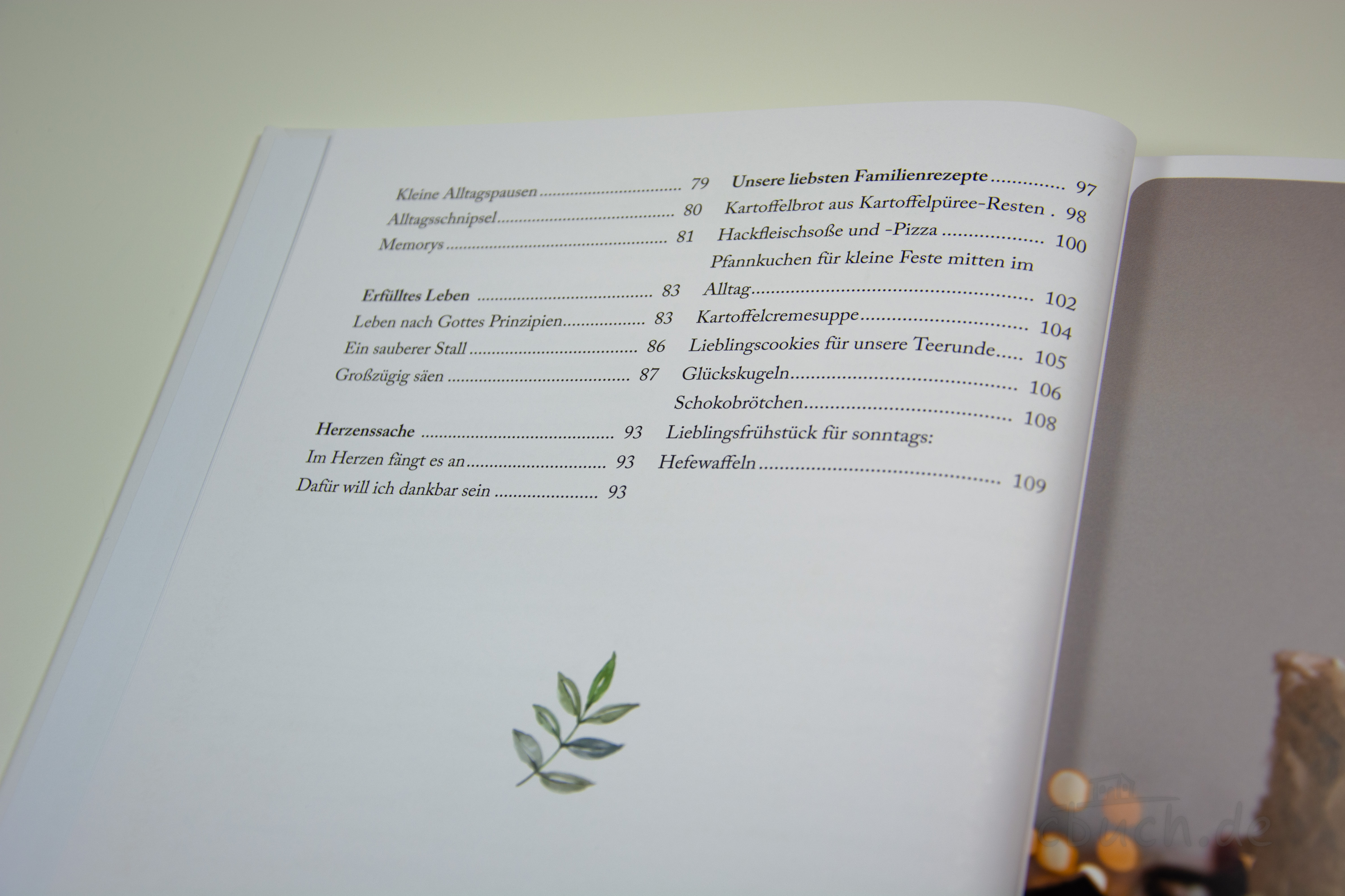 Inhaltsseite aus „Kitzmann: Ein tägliches Fest“ von Sara Kitzmann, Familienbuch mit alltagstauglichen Impulsen und Rezepten für Mütter, erschienen bei Francke.