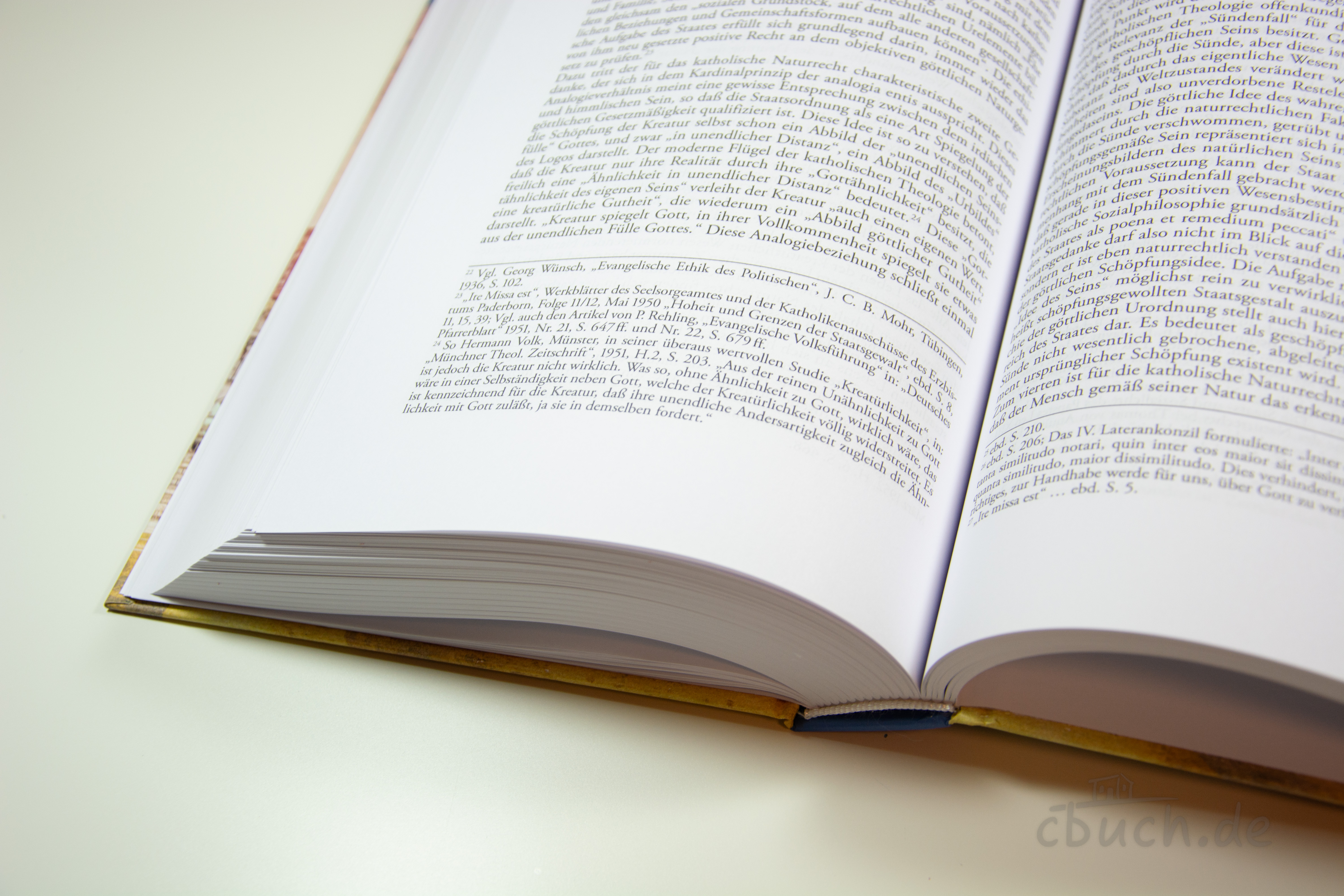 Aufgeschlagenes Buch Künneth: Eine Christliche Ethik des Politischen von Sola Gratia Medien zur politischen Ethik aus christlicher Sicht