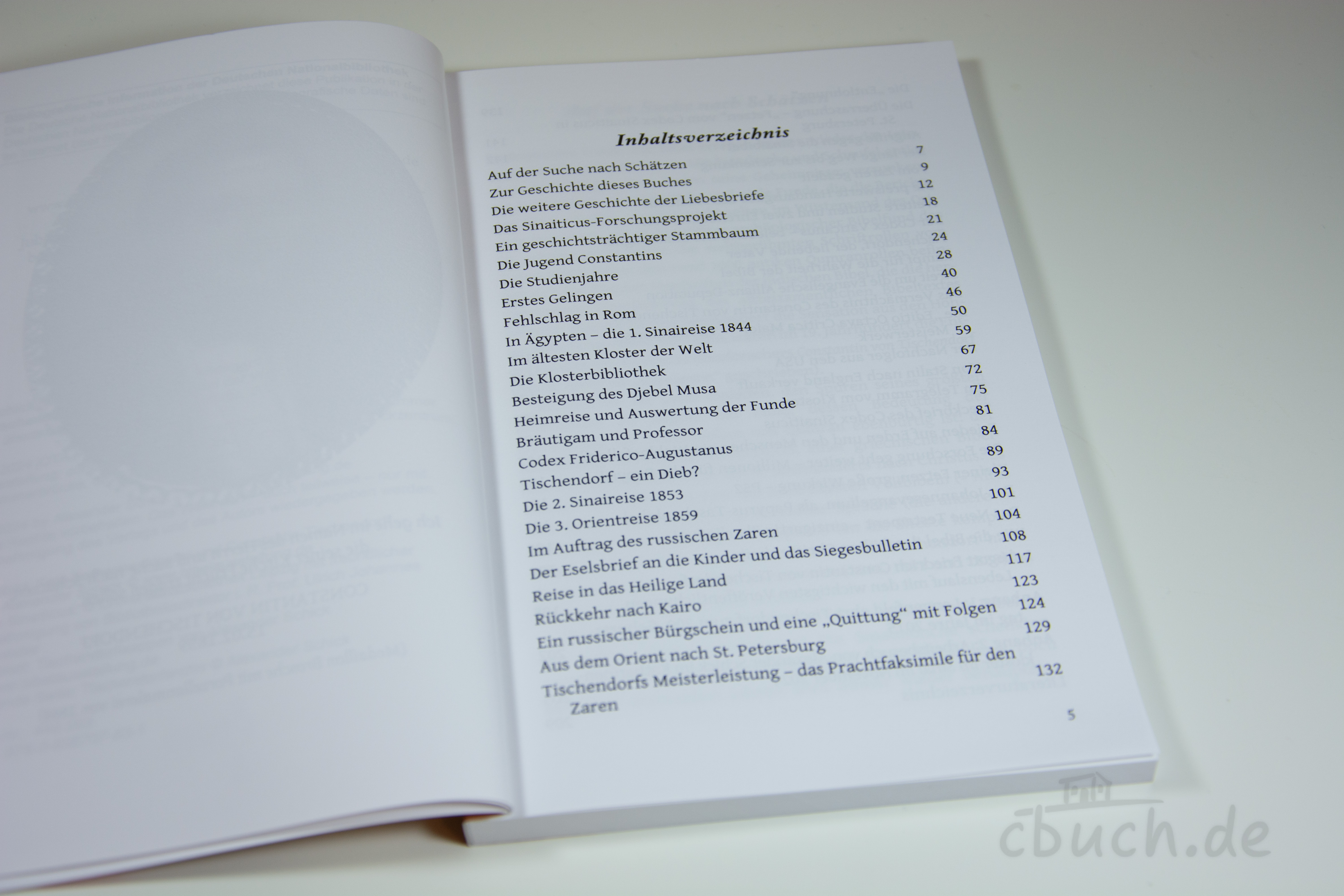 Offenes Buch mit Inhaltsverzeichnis und Kapitelnamen