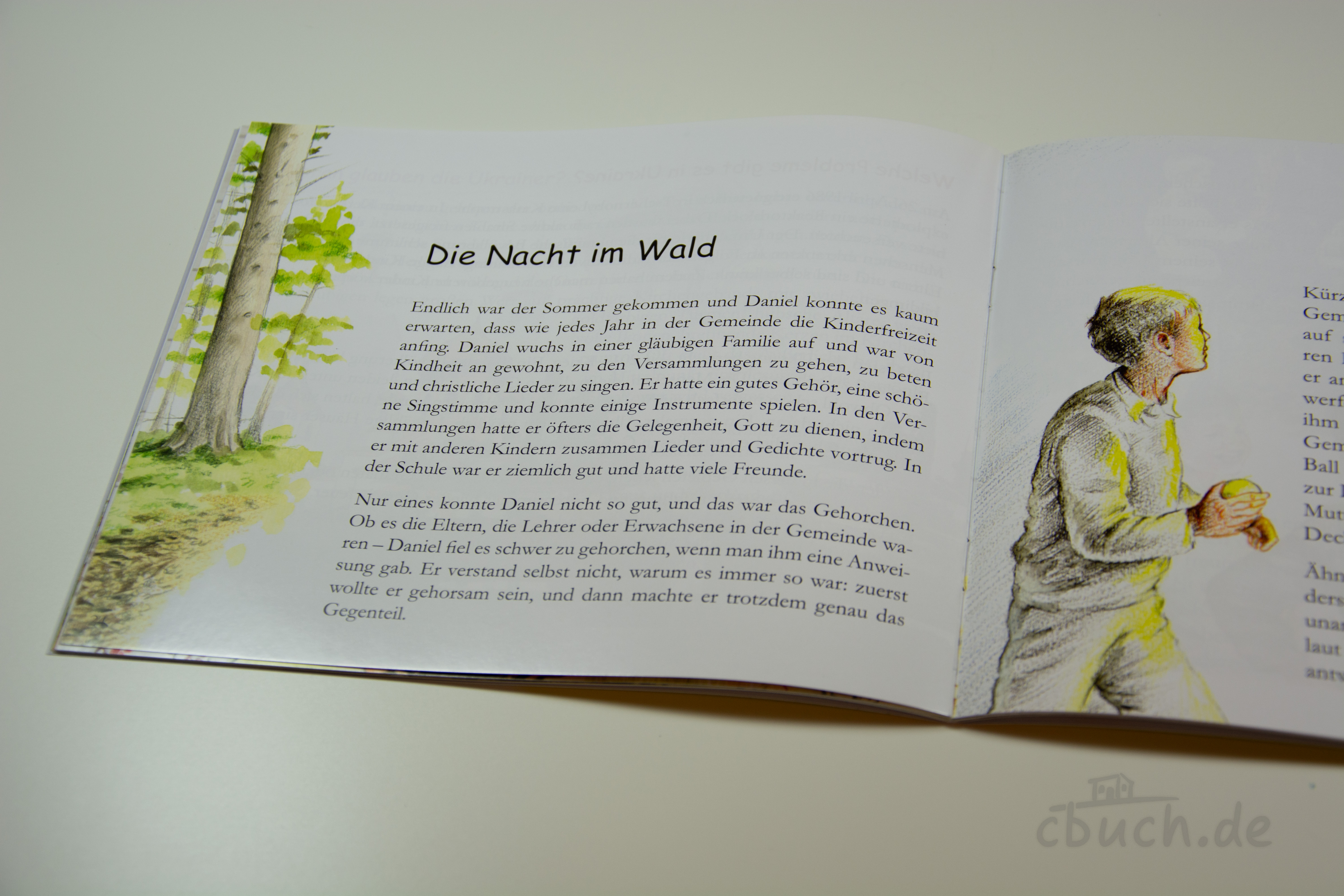 Aufgeschlagenes Kinderheft „Die Nacht im Wald - Kinder in der Ukraine (Heft 1)“ von Samenkorn mit farbigen Illustrationen und Missionsgeschichte über Daniel, Gott und die Ukraine.