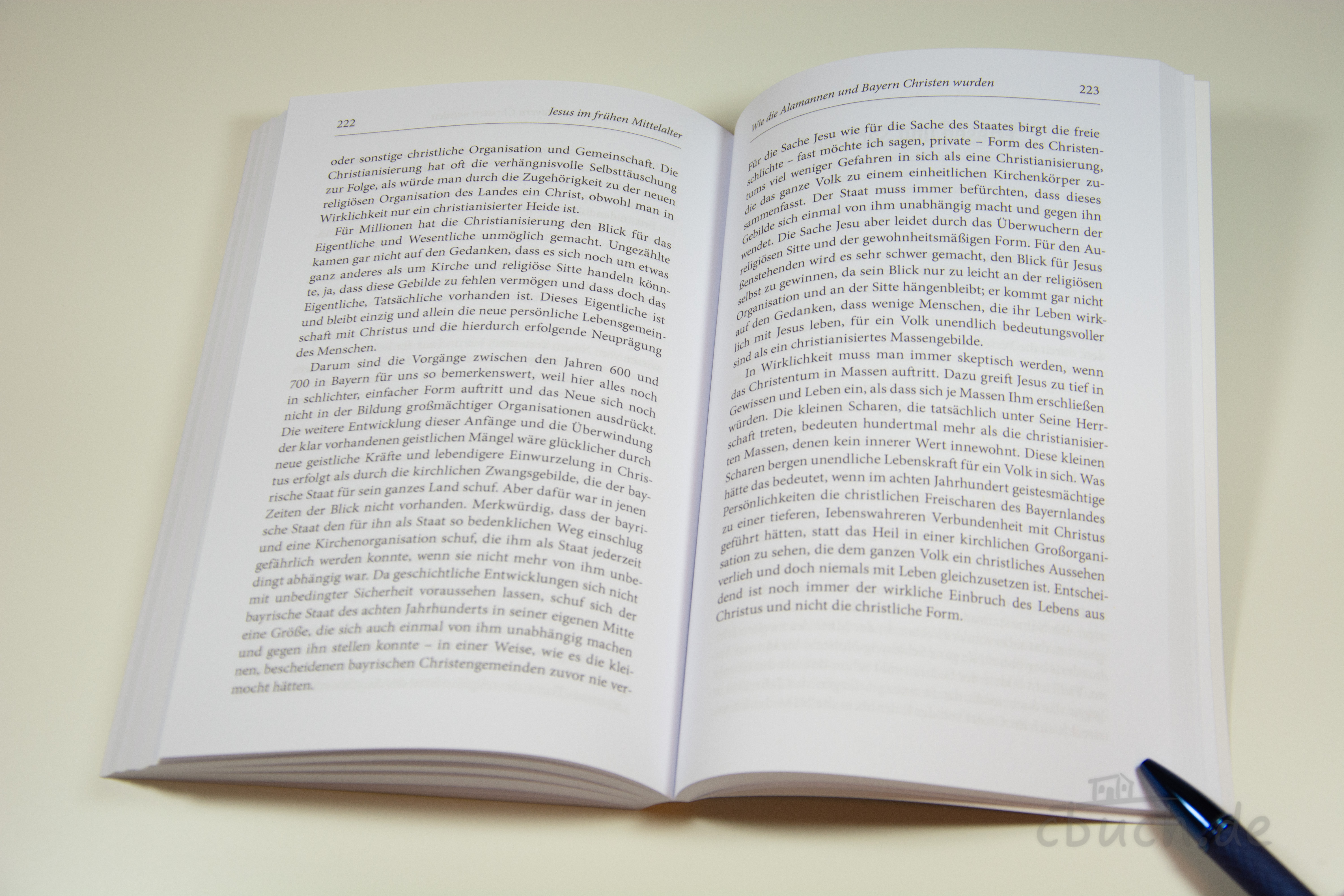 Erich Schnepel: Über Christi Tod hinaus – aufgeschlagenes Buch Aufgeschlagenes Buch „Über Christi Tod hinaus“ von Erich Schnepel, Edition-Nehemia, zur frühen Kirchengeschichte in Europa mit Textseiten aus „Jesus im frühen Mittelalter“