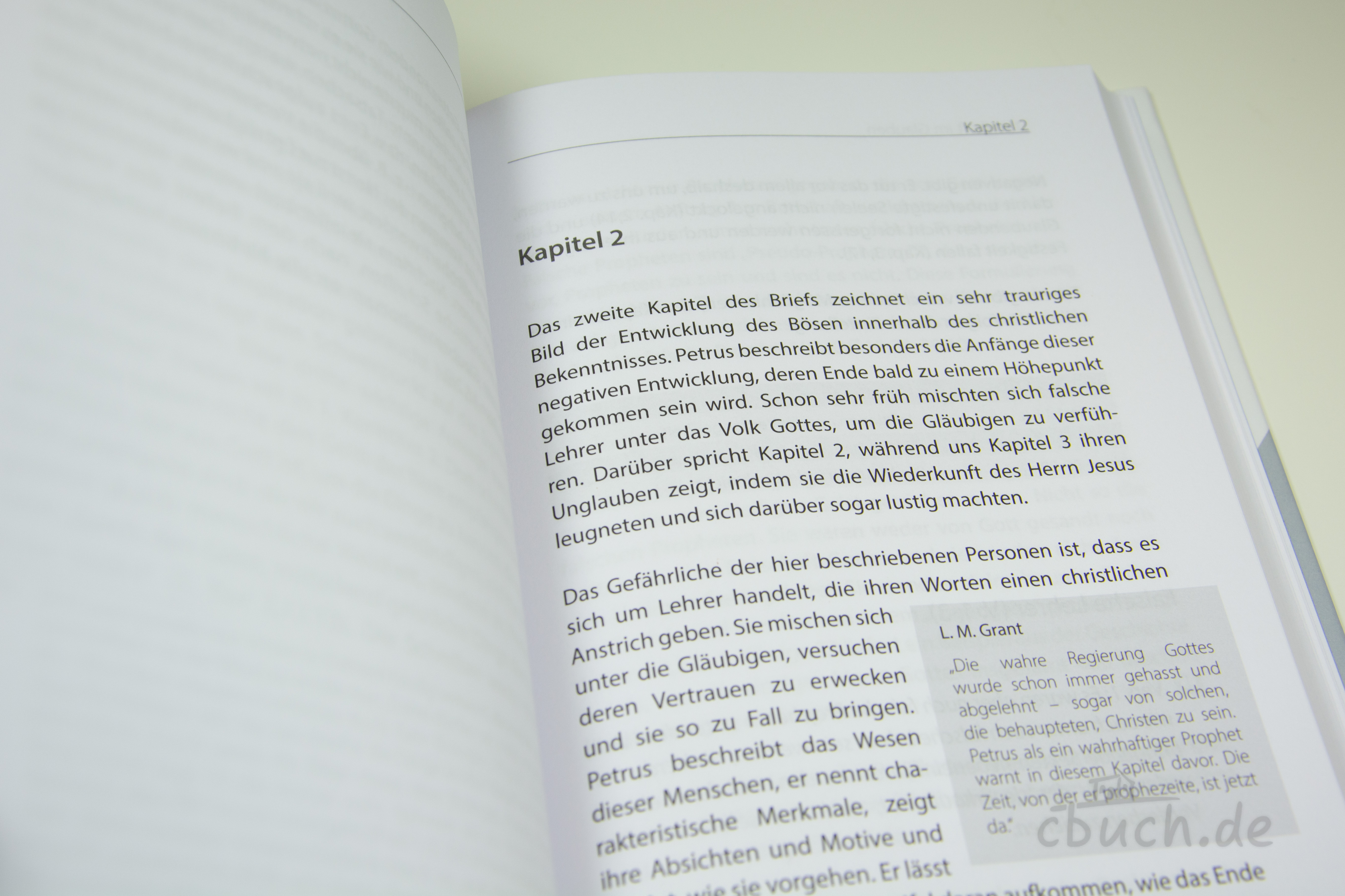 Geöffnete Buchseite aus „Bremicker: Standhaft im Glauben“, einem leicht verständlichen Kommentar zum 2. Petrusbrief von Ernst-August Bremicker, erschienen bei CSV.