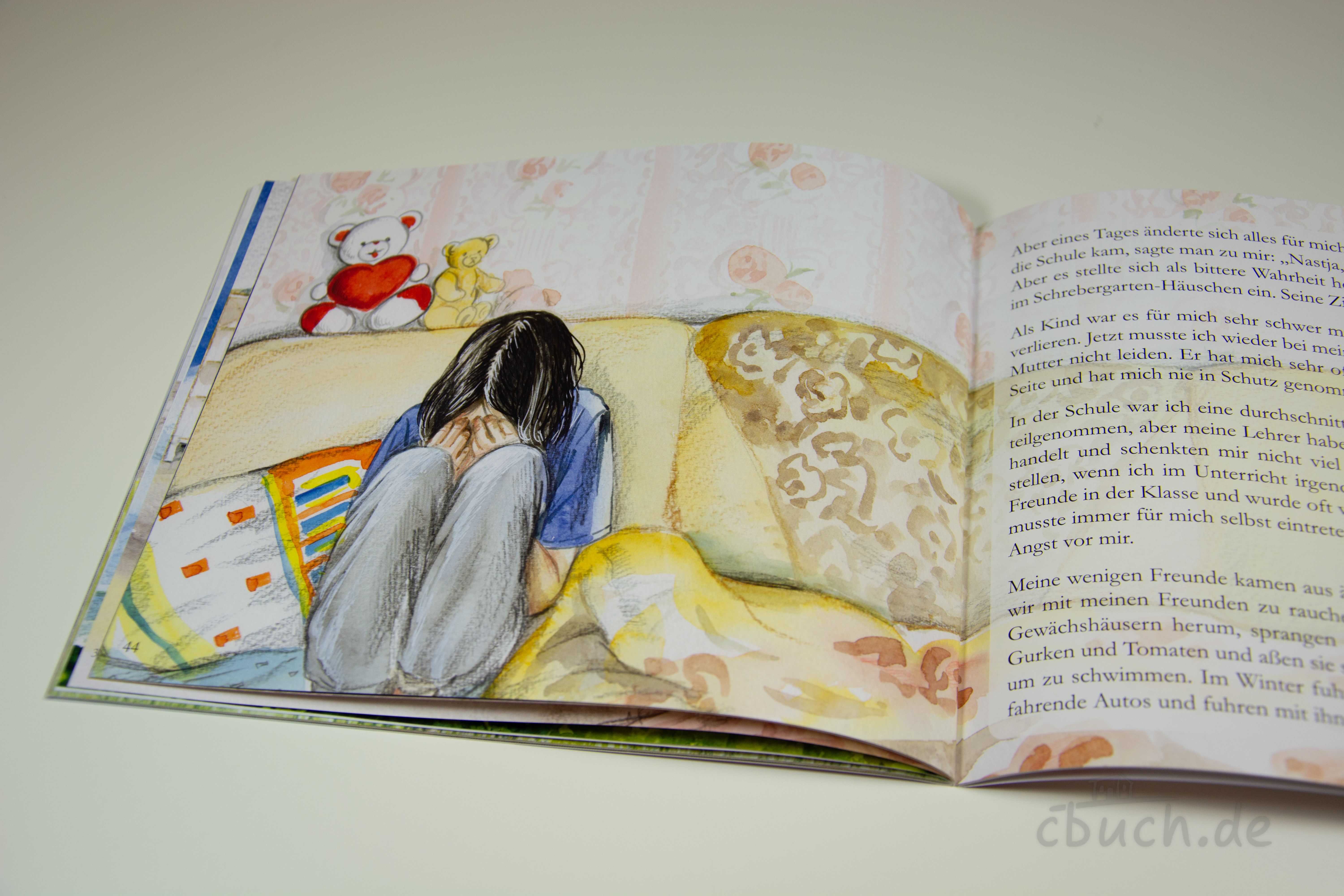 Aufgeschlagenes Heft Das Sommerlager - Kinder auf Kamtschatka (Heft 10) von Samenkorn mit Illustration eines traurigen Mädchens auf dem Bett; christliche Missionsgeschichte für Kinder.