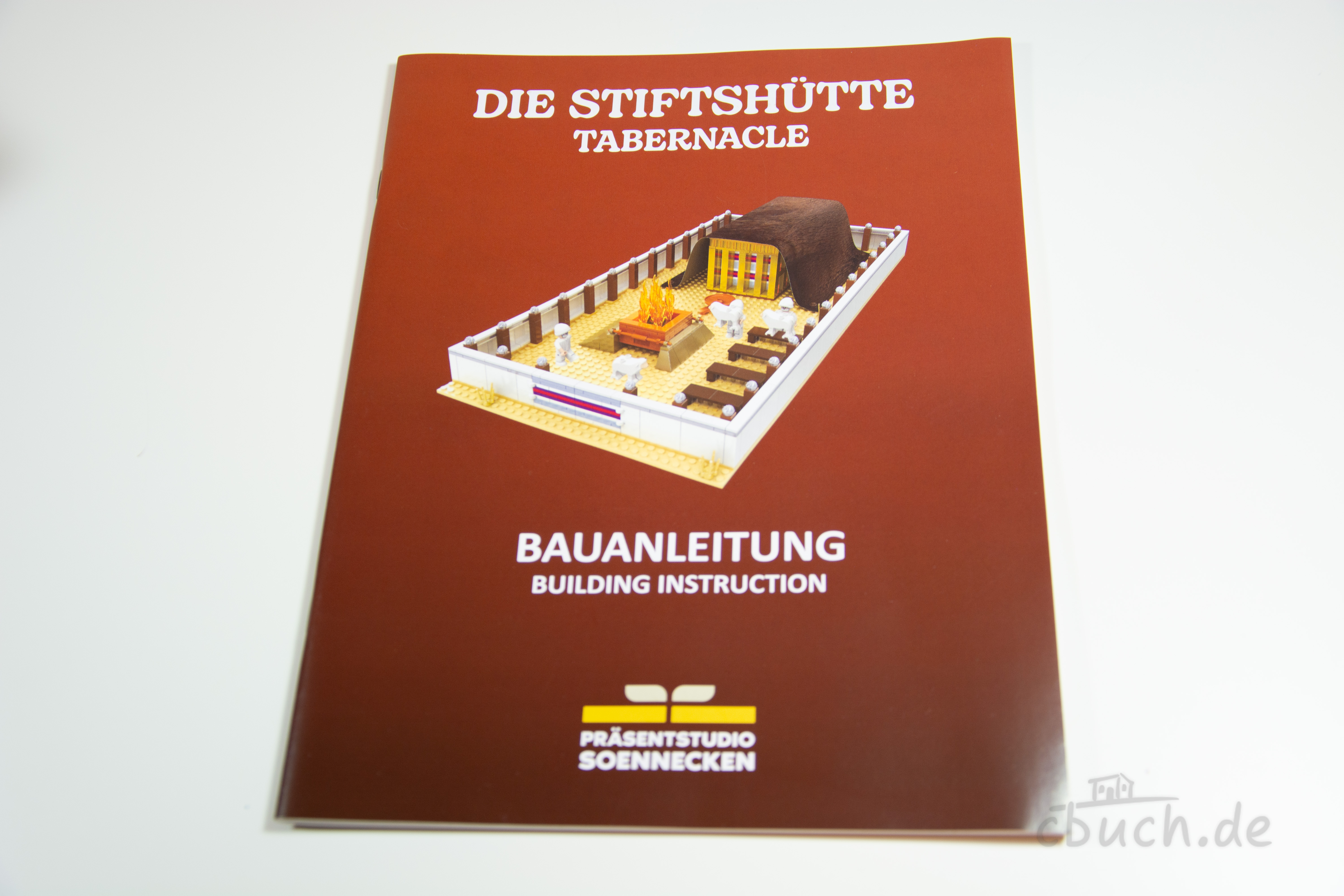 Bauanleitung zur Stiftshütte aus Klemmbausteinen – Modell der Stiftshütte Bausatz Abgebildet ist die Bauanleitung zum Modell der Stiftshütte aus Klemmbausteinen von CMVH mit Abbildung des aufgebauten Tabernakel-Modells auf dem Cover.