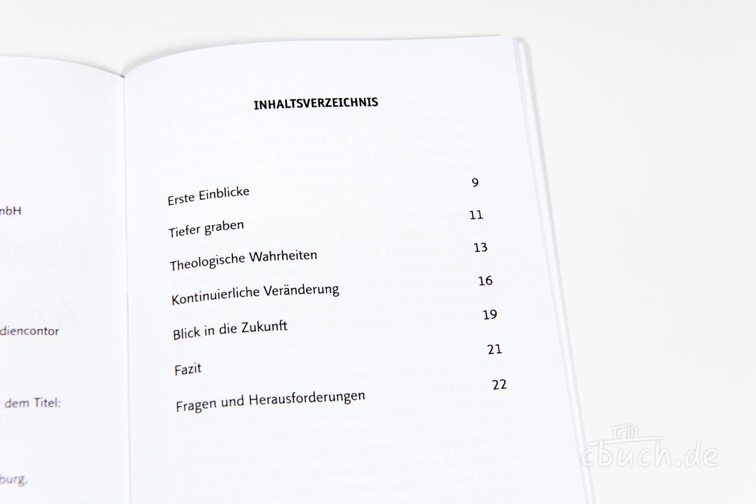 Inhaltsverzeichnis eines Buches mit Kapiteln und Seitenzahle Fotografie eines Buchs aufgeschlagen am Inhaltsverzeichnis