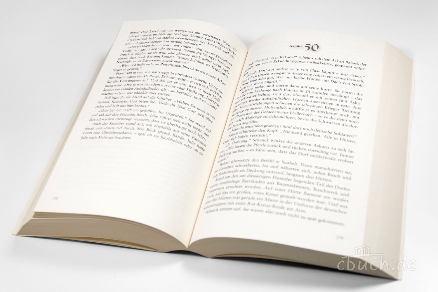 Aufgeschlagenes Buch mit Kapitel 50 und deutscher Schrift Geöffnetes Buch mit Fließtext auf zwei Seiten in deutscher S