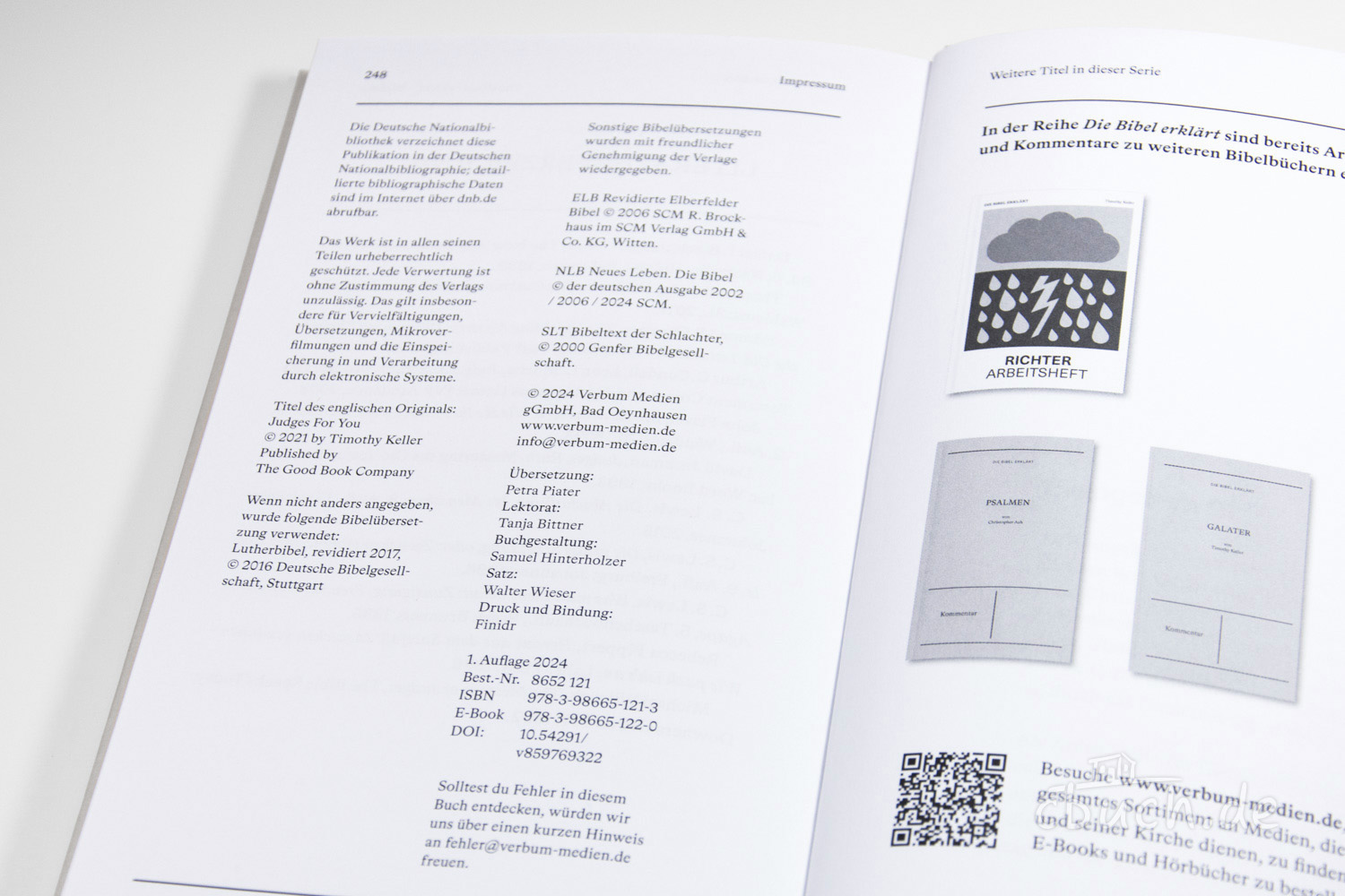 Seiten aus einem Buch mit Impressum und weiteren Bibelbücher