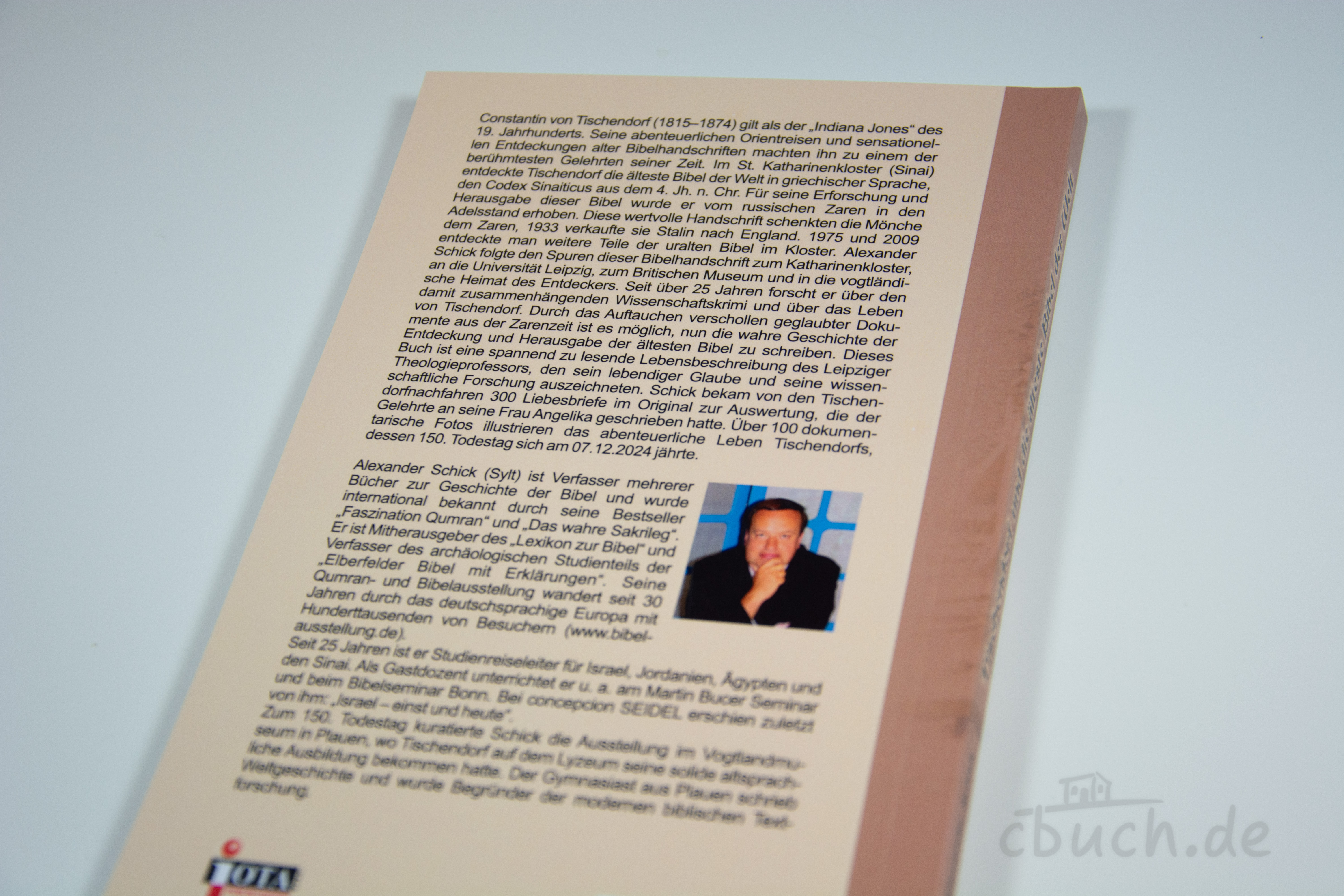 Buchrückseite mit Text und Autorbild von Alexander Schick